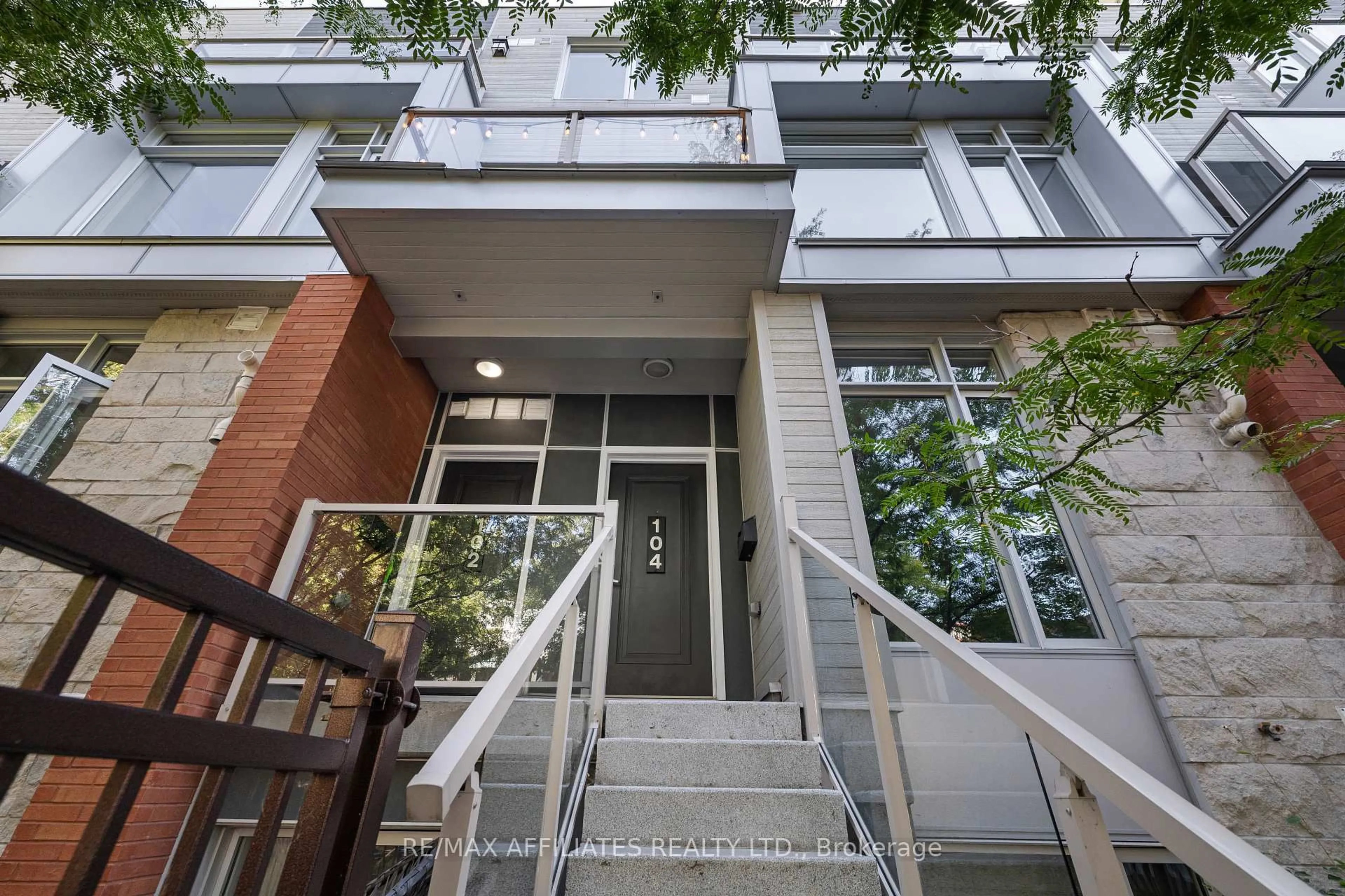 Unknown for 104 Holmwood Ave, Ottawa Ontario K1S 5V1