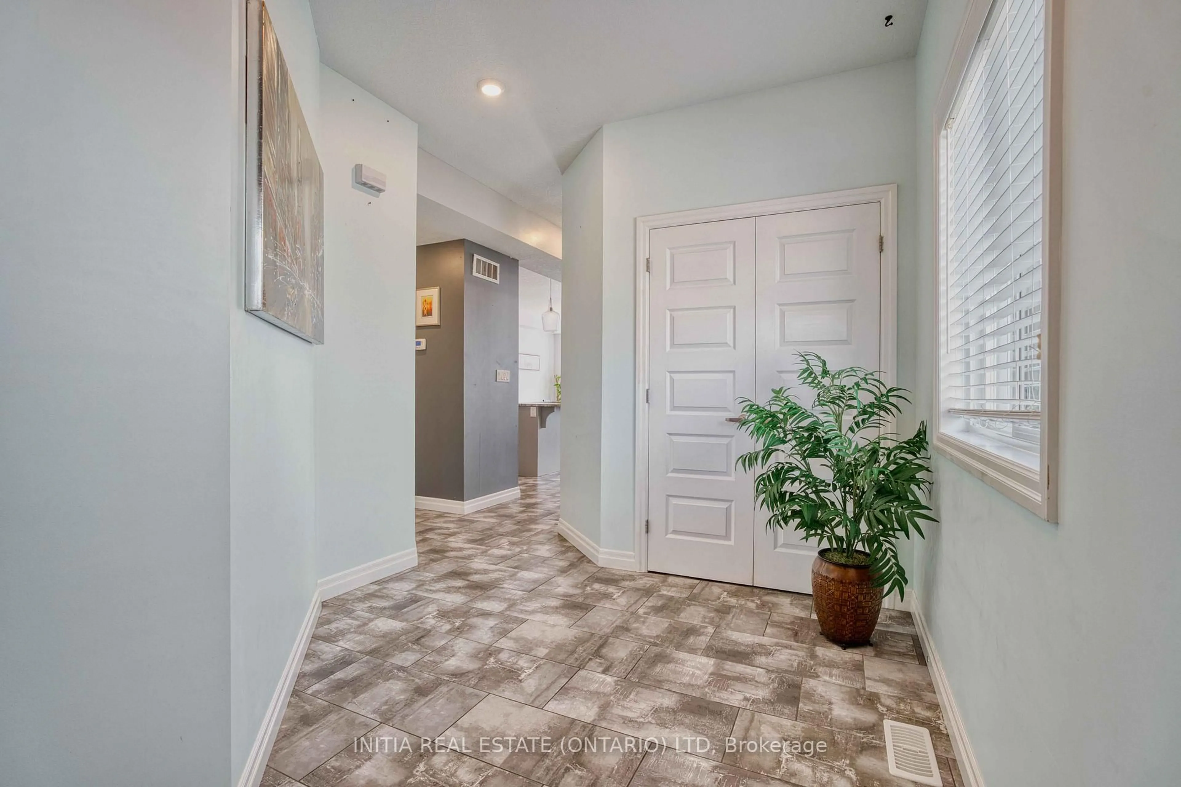 Indoor entryway for 571 Freeport St, London North Ontario N6G 5B1