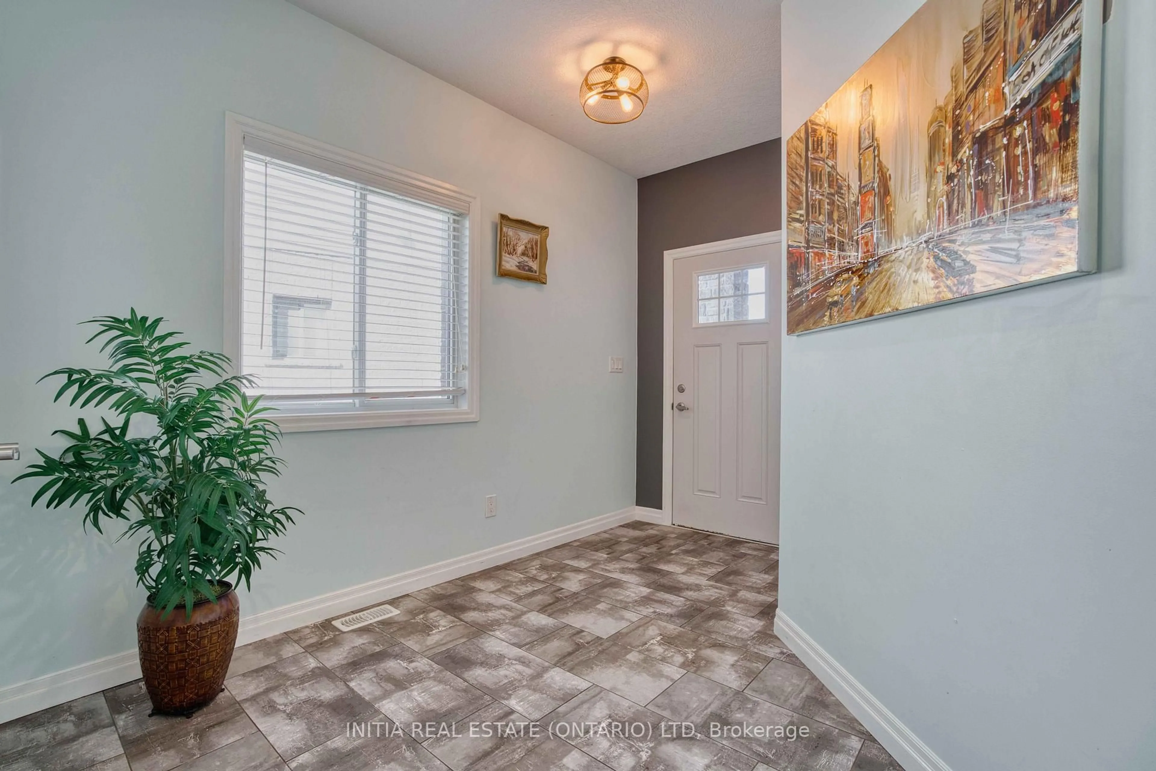 Indoor entryway for 571 Freeport St, London North Ontario N6G 5B1