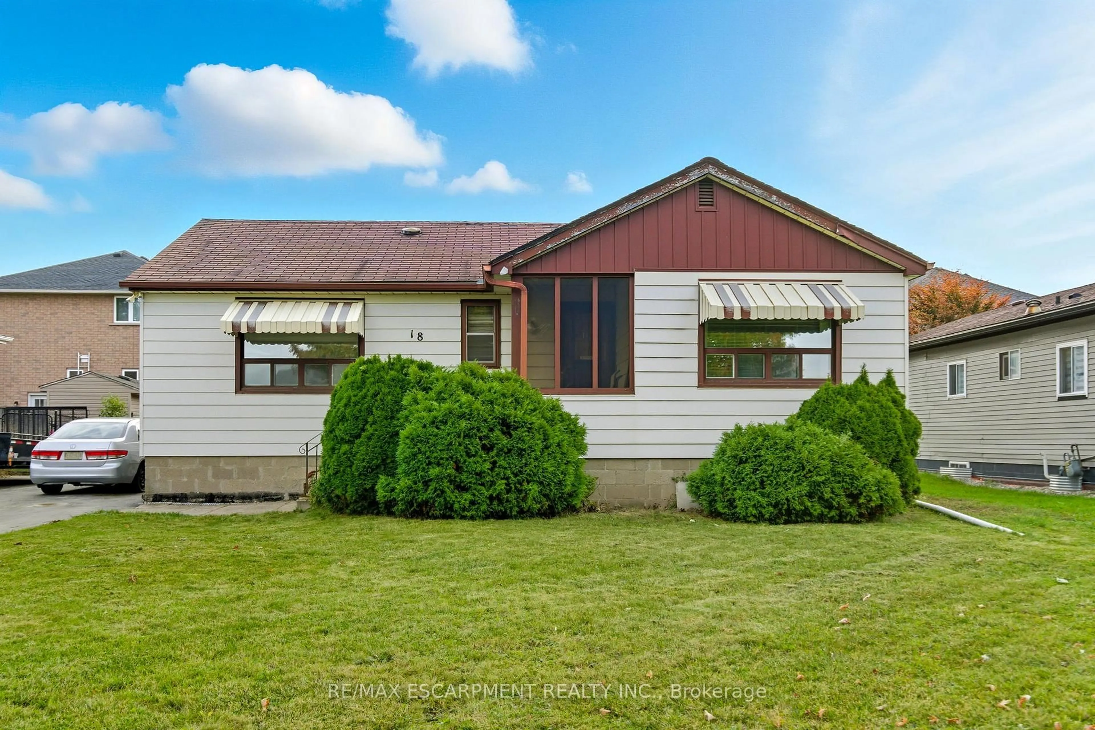 Home with vinyl exterior material, building for 18 Second Rd, Hamilton Ontario L8J 2V3