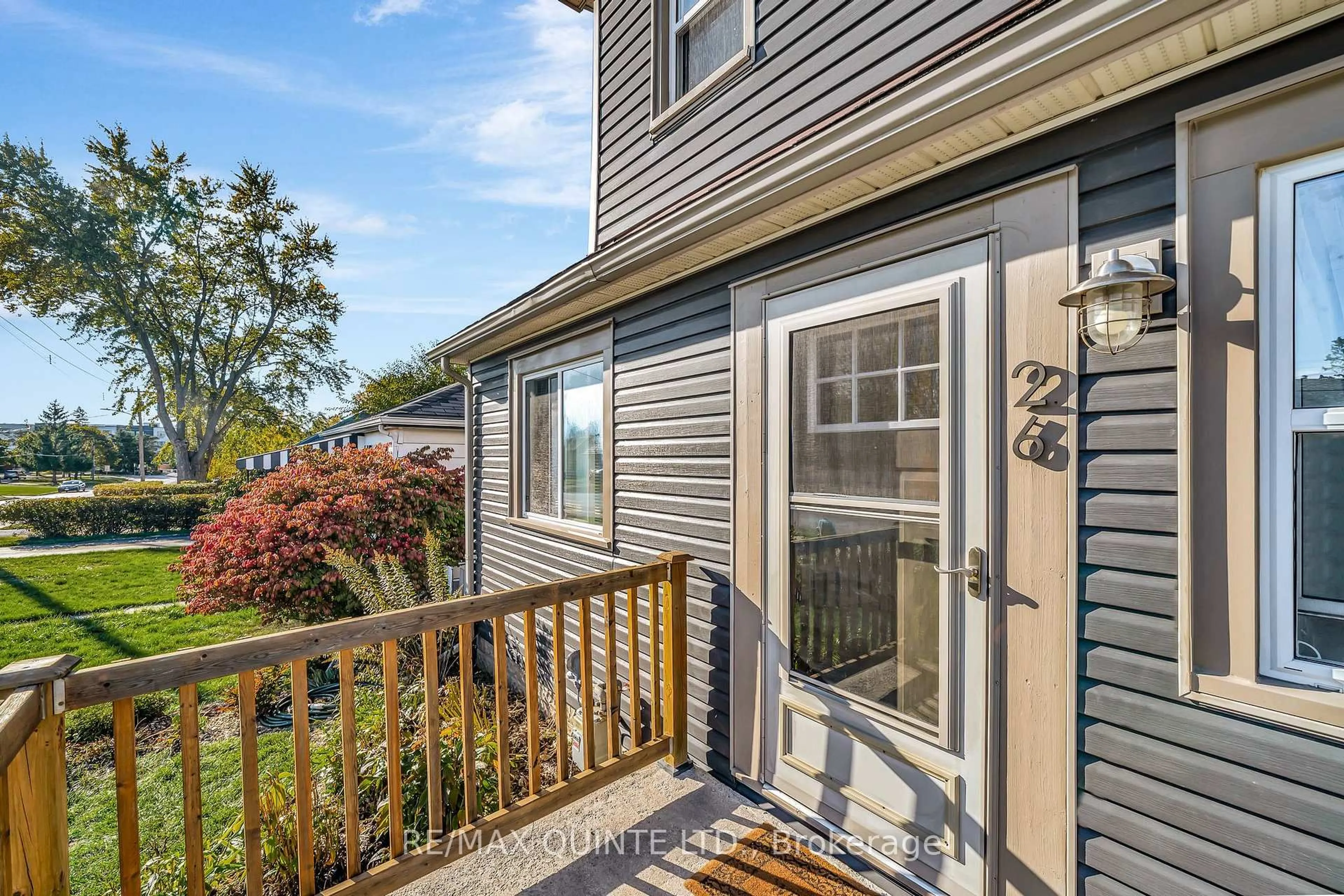 Home with vinyl exterior material, water/lake/river/ocean view for 26 North Park Gdns, Belleville Ontario K8P 2M1
