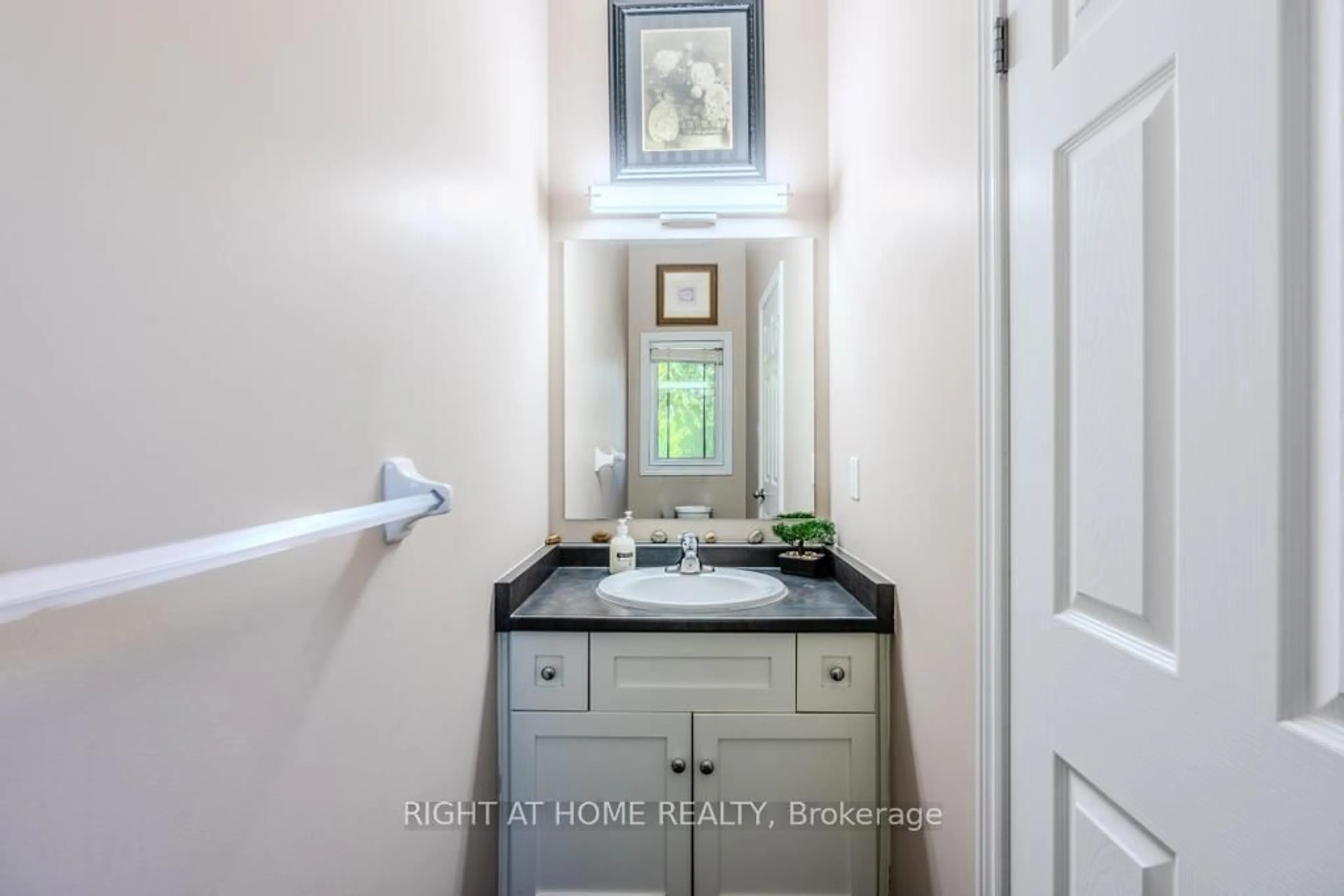 Standard bathroom, ceramic/tile floor for 14 Amos Dr #26, Guelph Ontario N1L 0M2