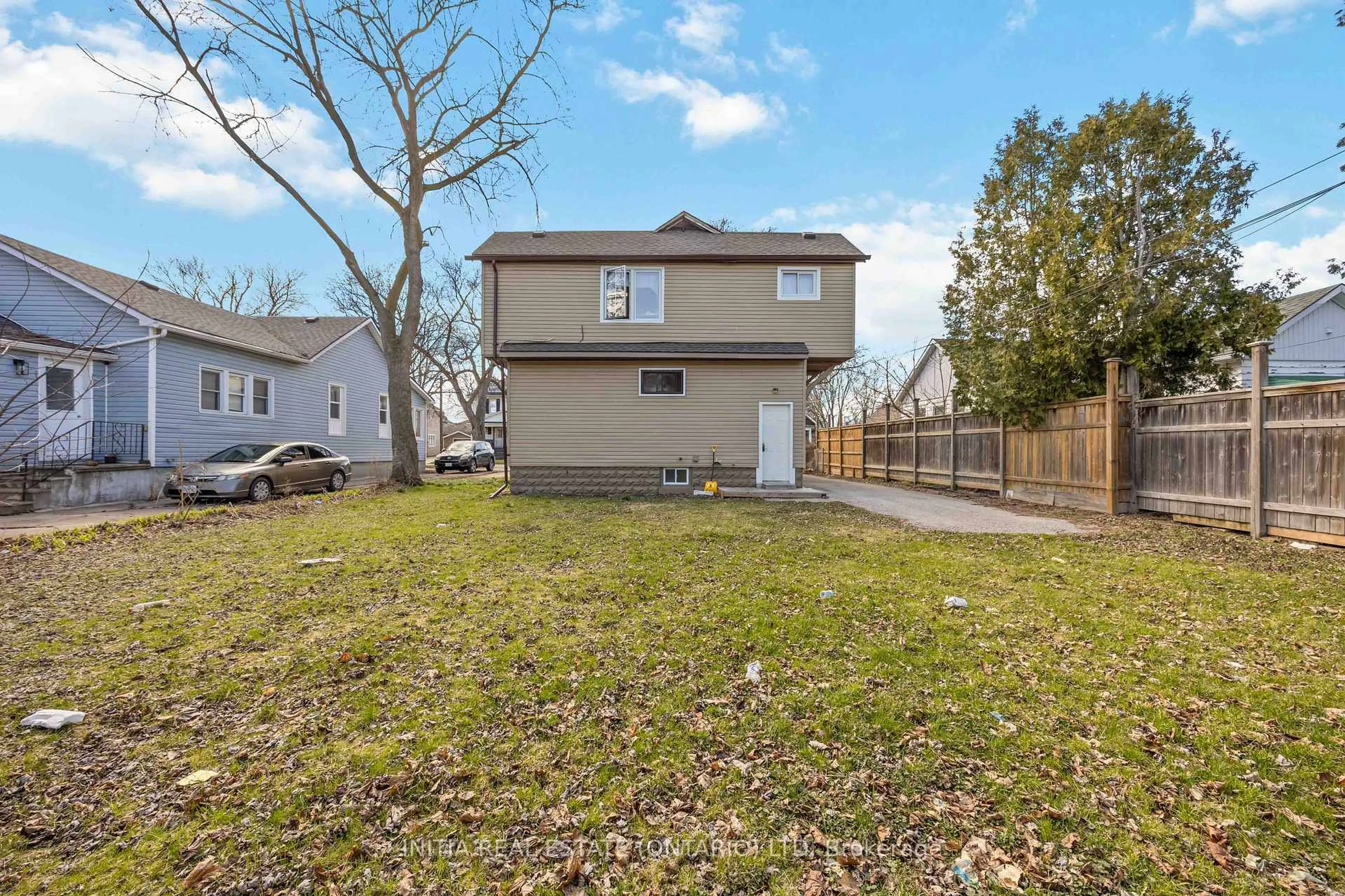 Unknown for 150 College Ave, Sarnia Ontario N7T 6B3