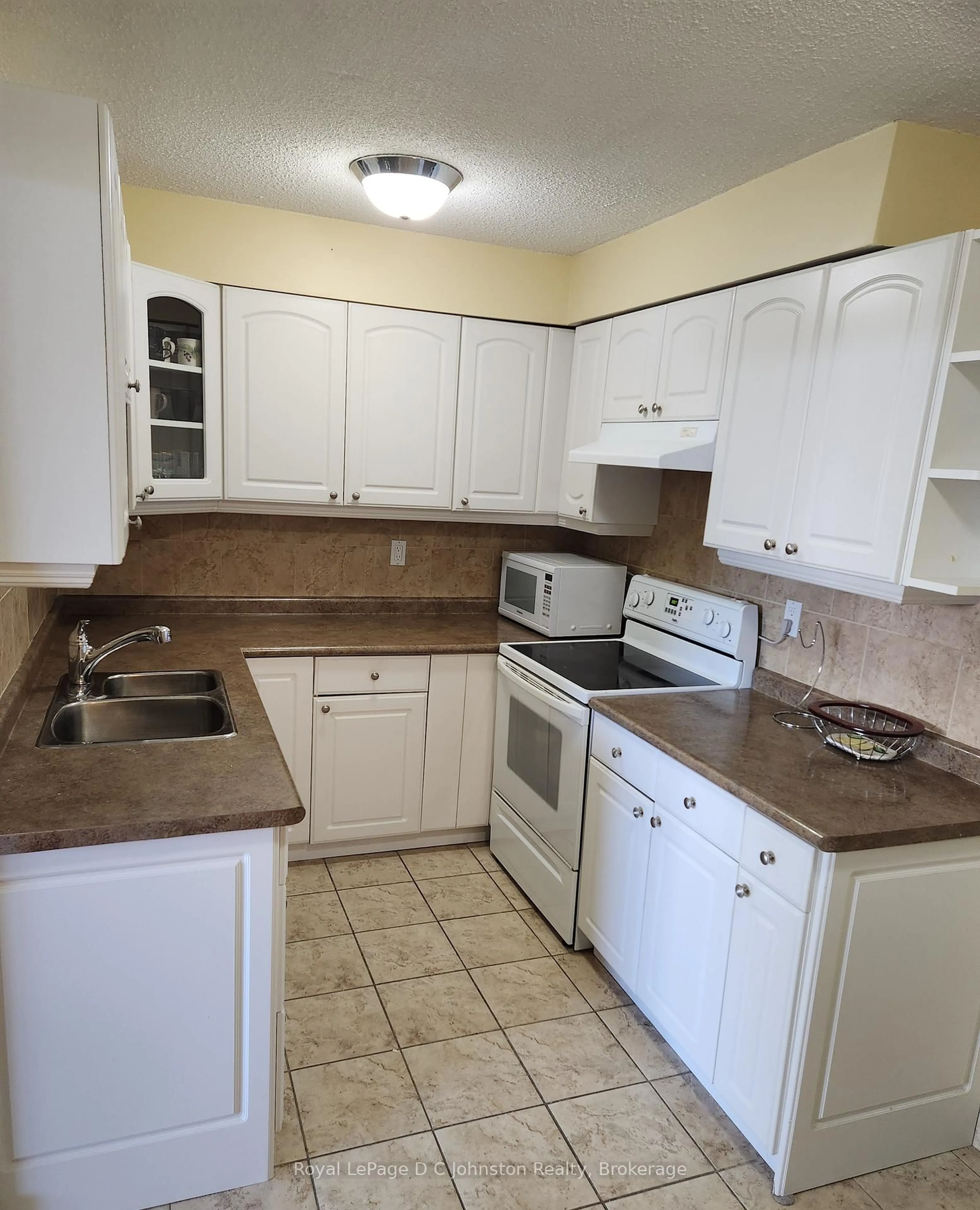 Standard kitchen, unknown for 225 Harvard Pl #806, Waterloo Ontario N2J 4H4