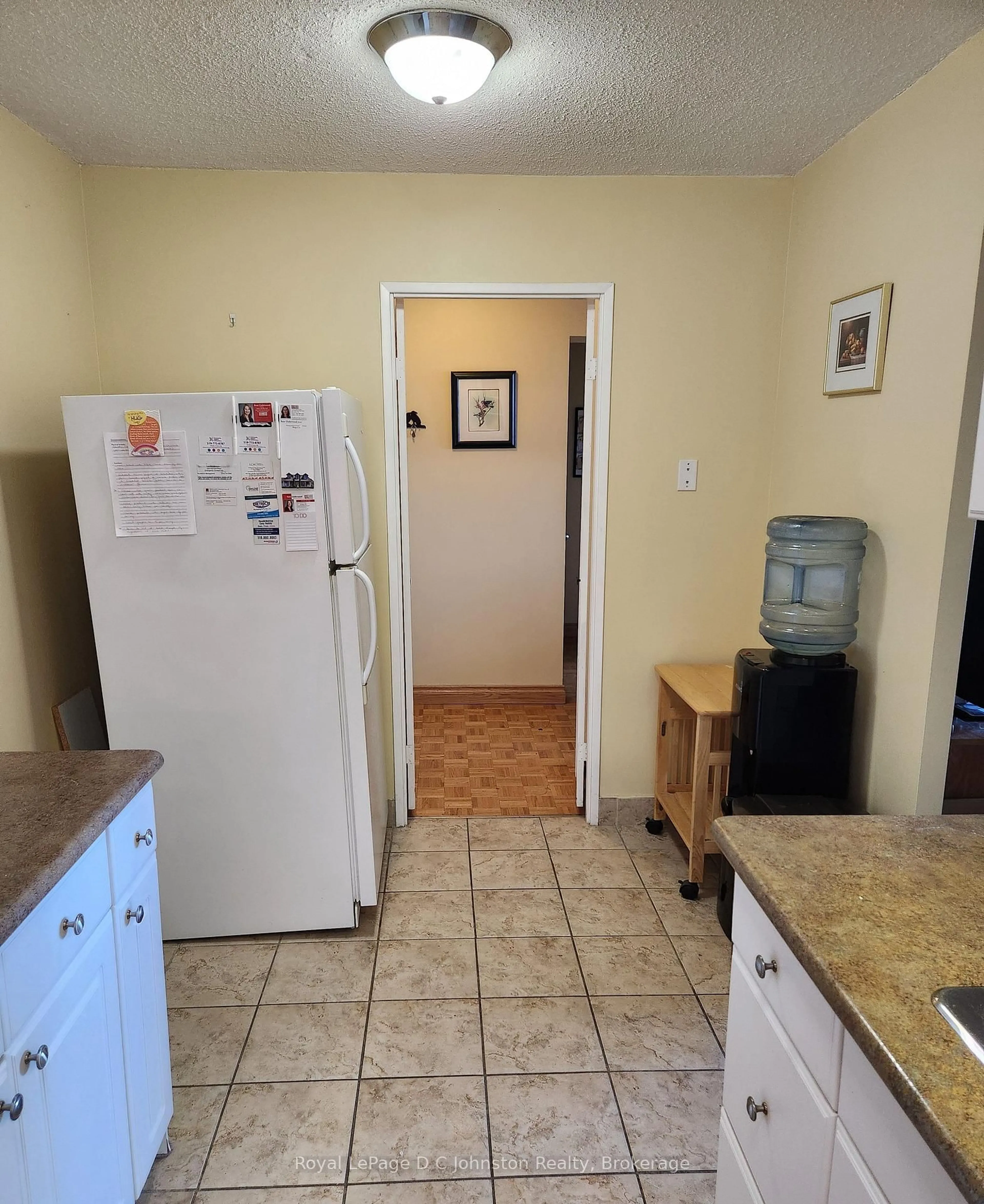 Standard kitchen, unknown for 225 Harvard Pl #806, Waterloo Ontario N2J 4H4