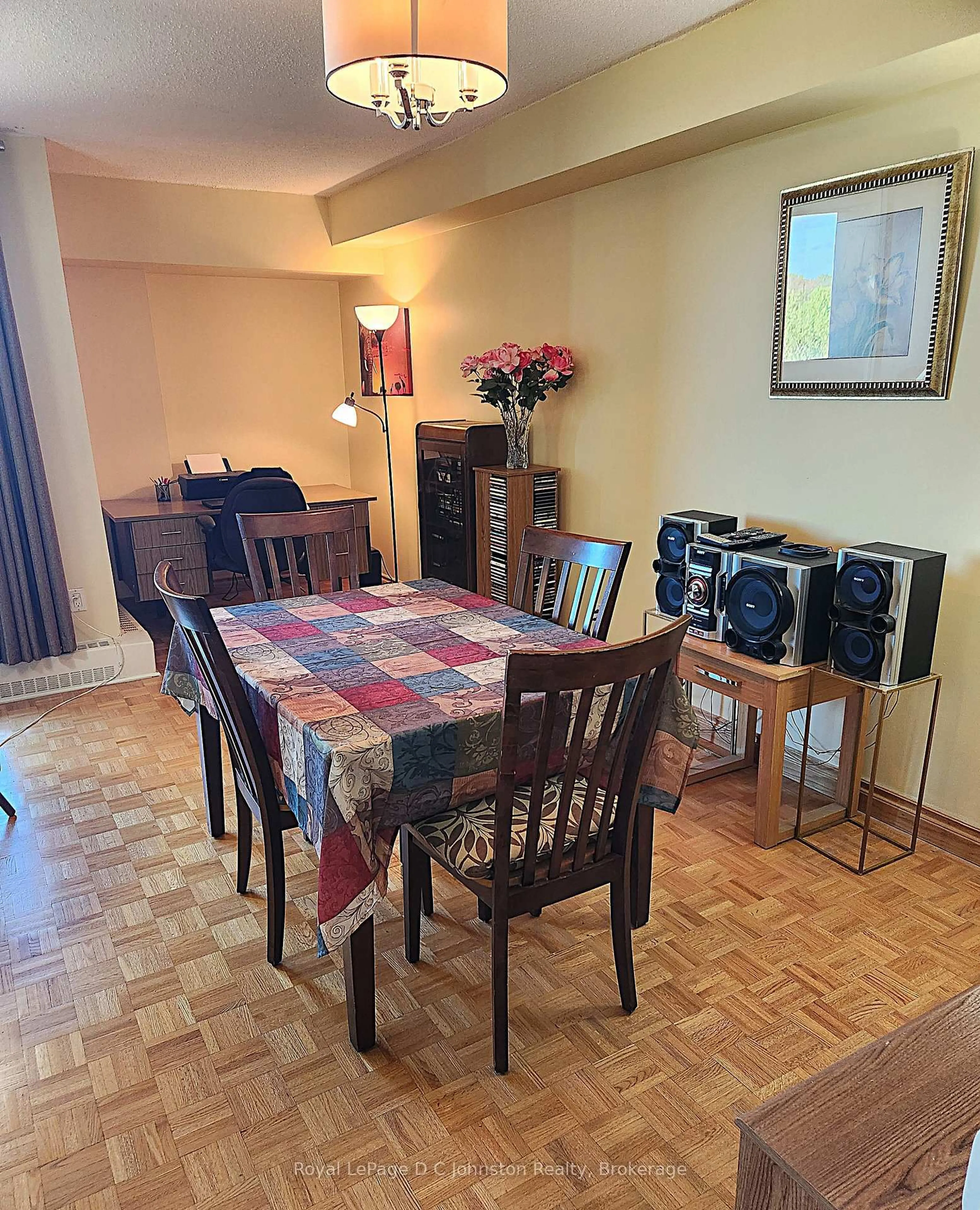 Dining room, wood/laminate floor for 225 Harvard Pl #806, Waterloo Ontario N2J 4H4