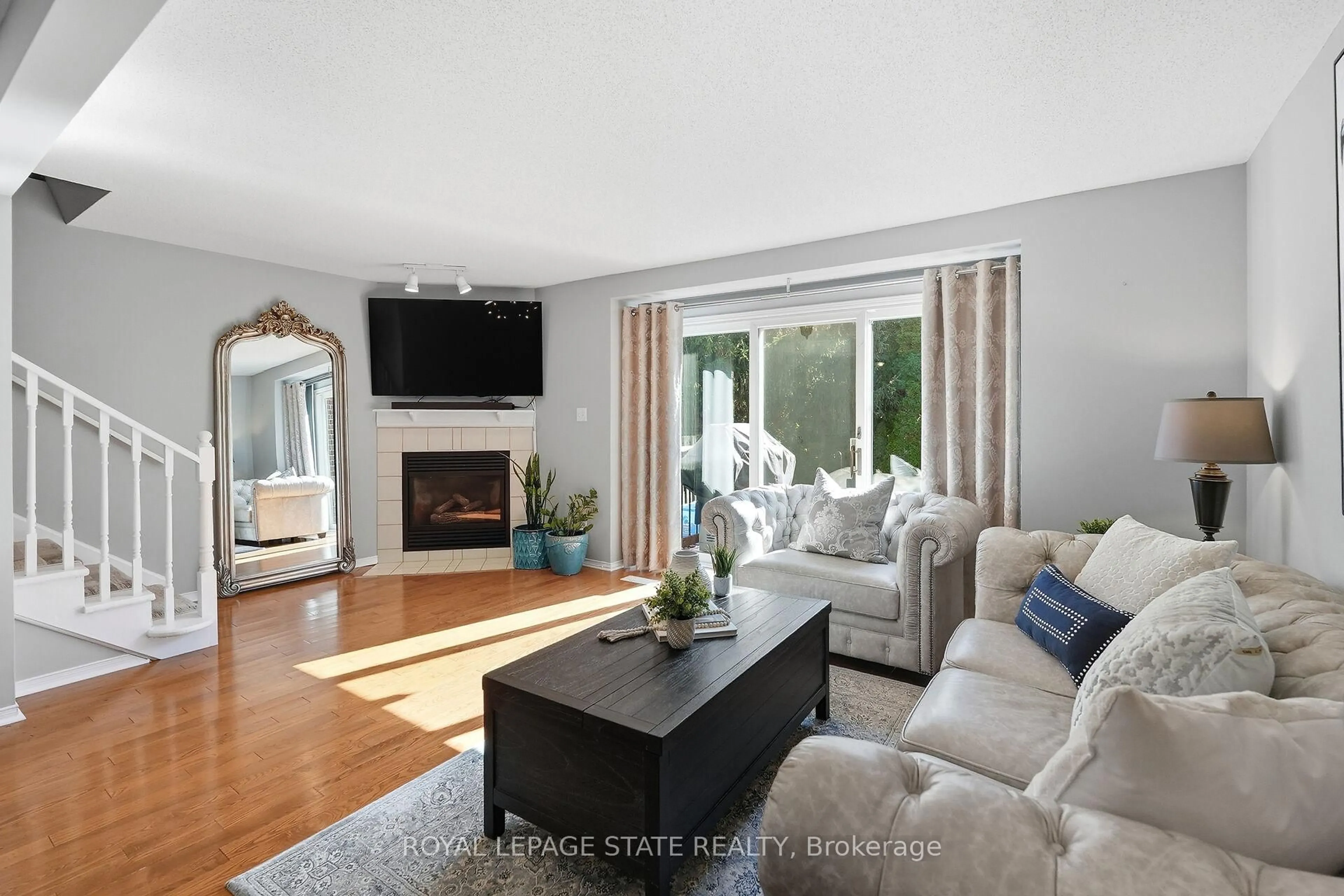 Living room with furniture, unknown for 55 Kerman Ave #9, Grimsby Ontario L3M 5G1