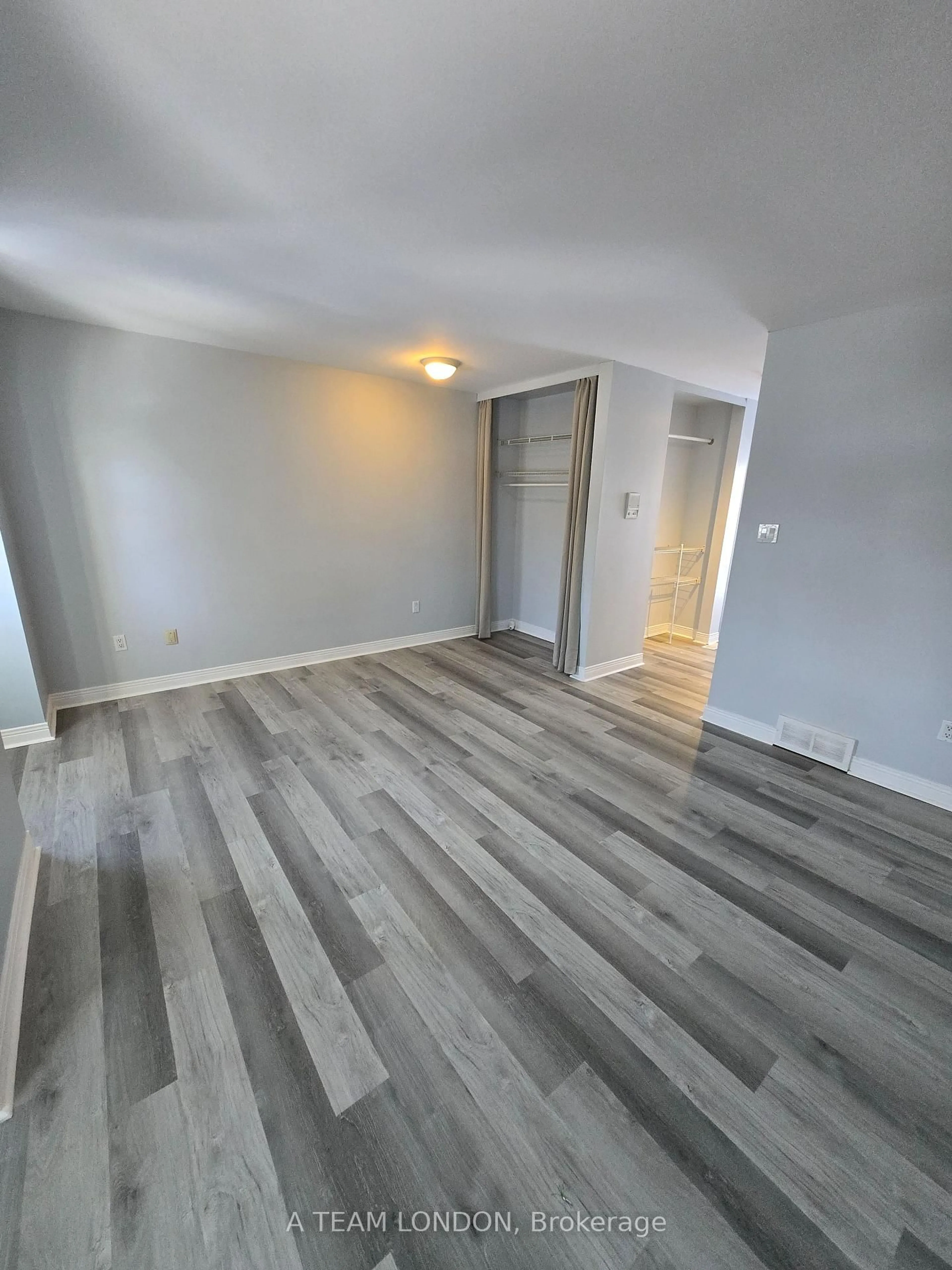 A pic of a room for 39 Regina St #3 & 4, London East Ontario N5Y 3B6