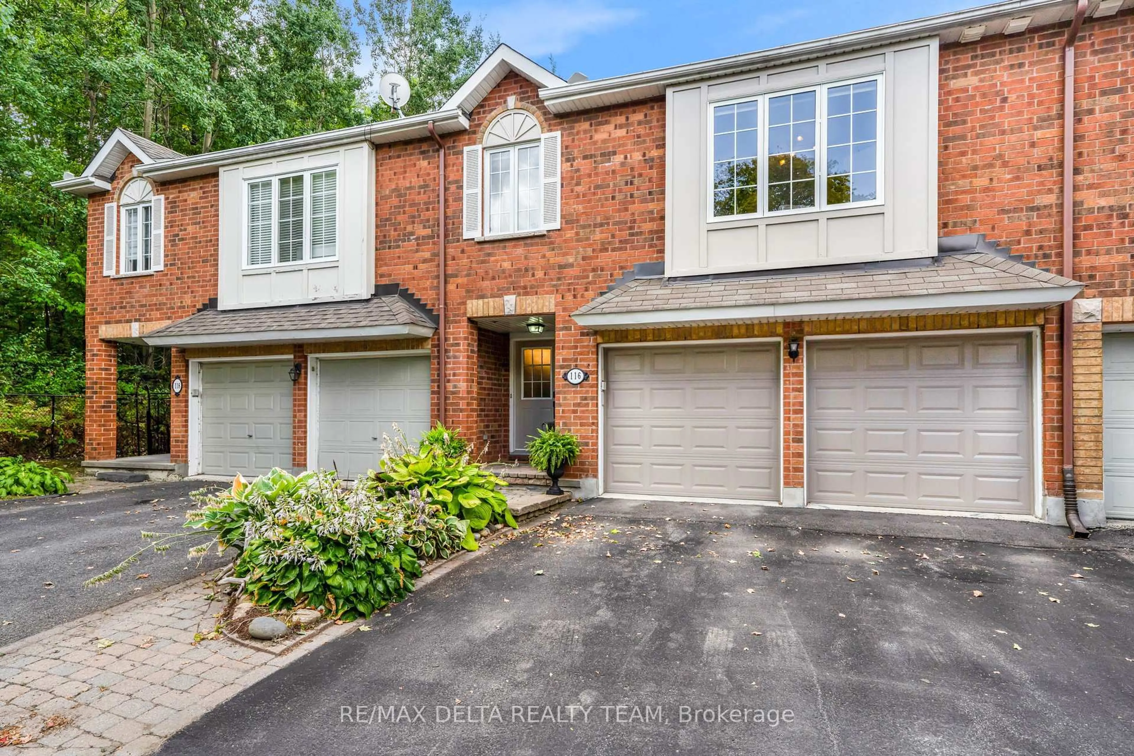 Home with brick exterior material, street for 116 Gladeview Private, Ottawa Ontario K1T 4C5