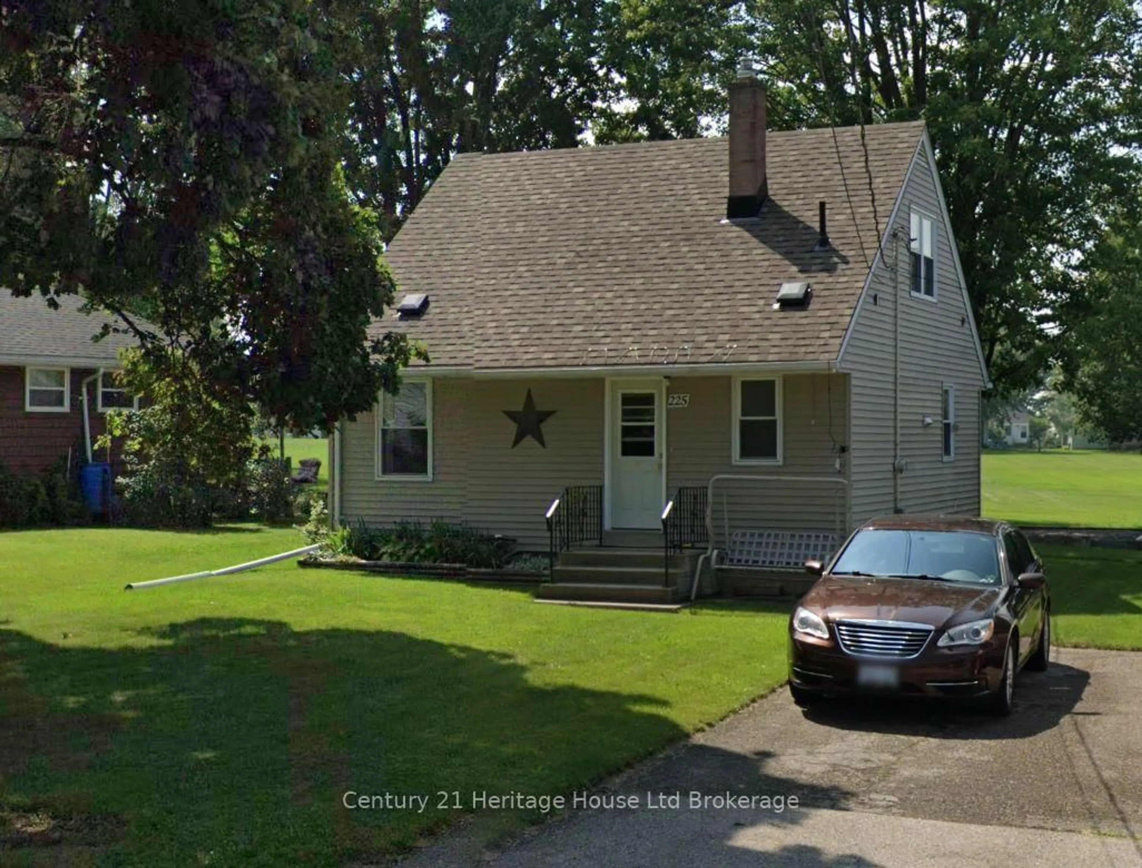 A pic from outside/outdoor area/front of a property/back of a property/a pic from drone, street for 225 Algonquin Dr, South Huron Ontario N0M 1Y0