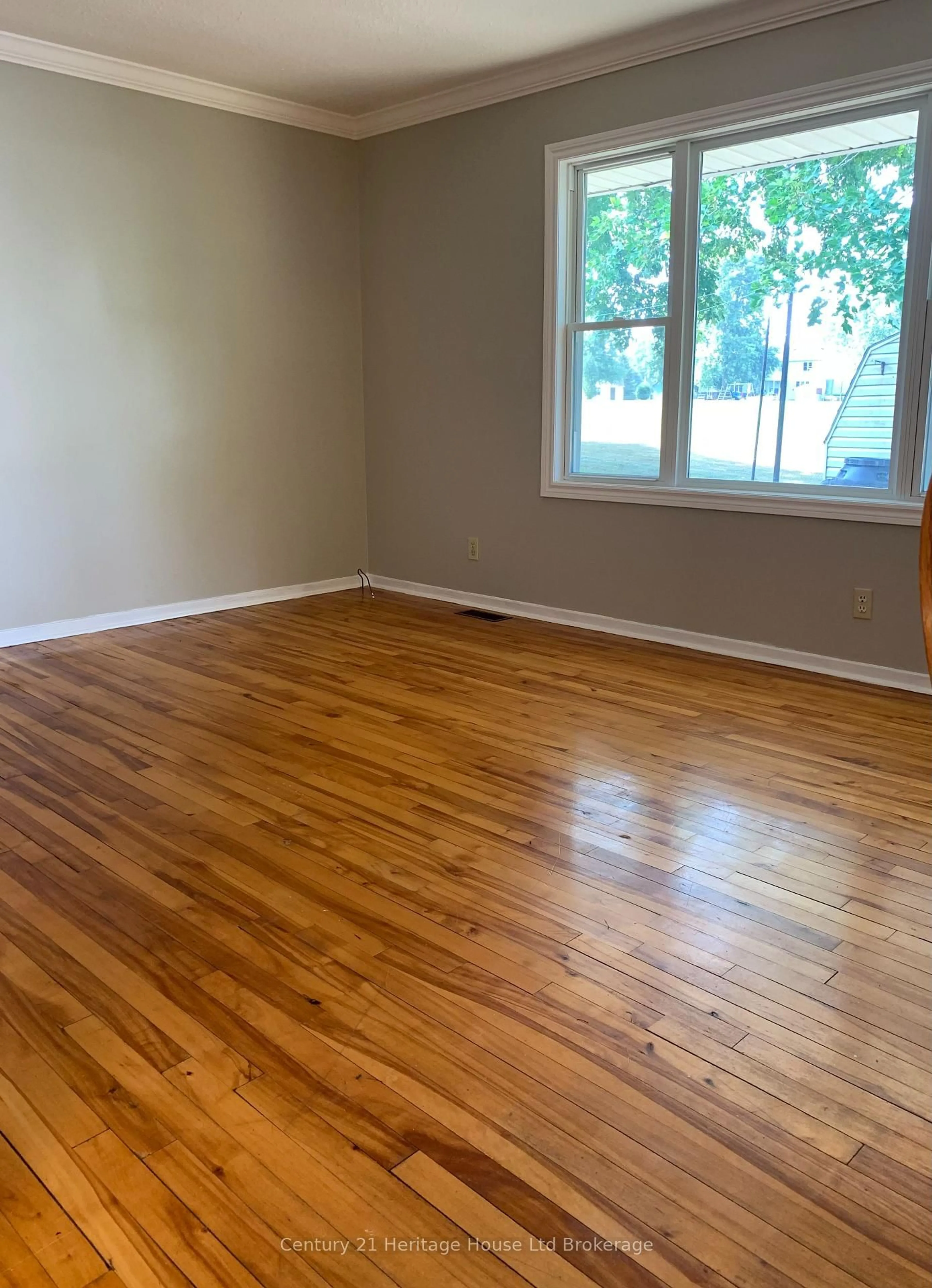 A pic of a room for 225 Algonquin Dr, South Huron Ontario N0M 1Y0