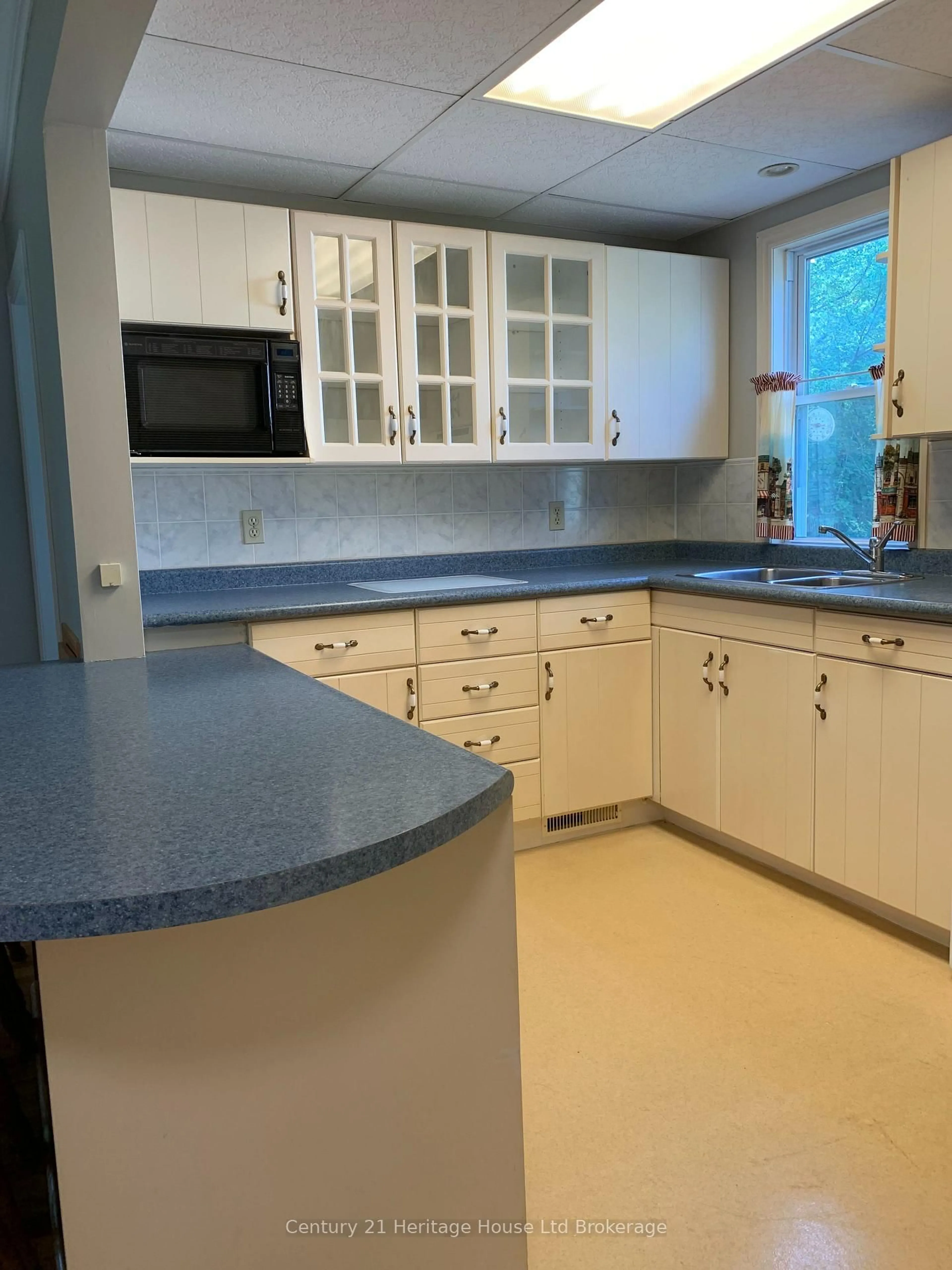 Unknown for 225 Algonquin Dr, South Huron Ontario N0M 1Y0