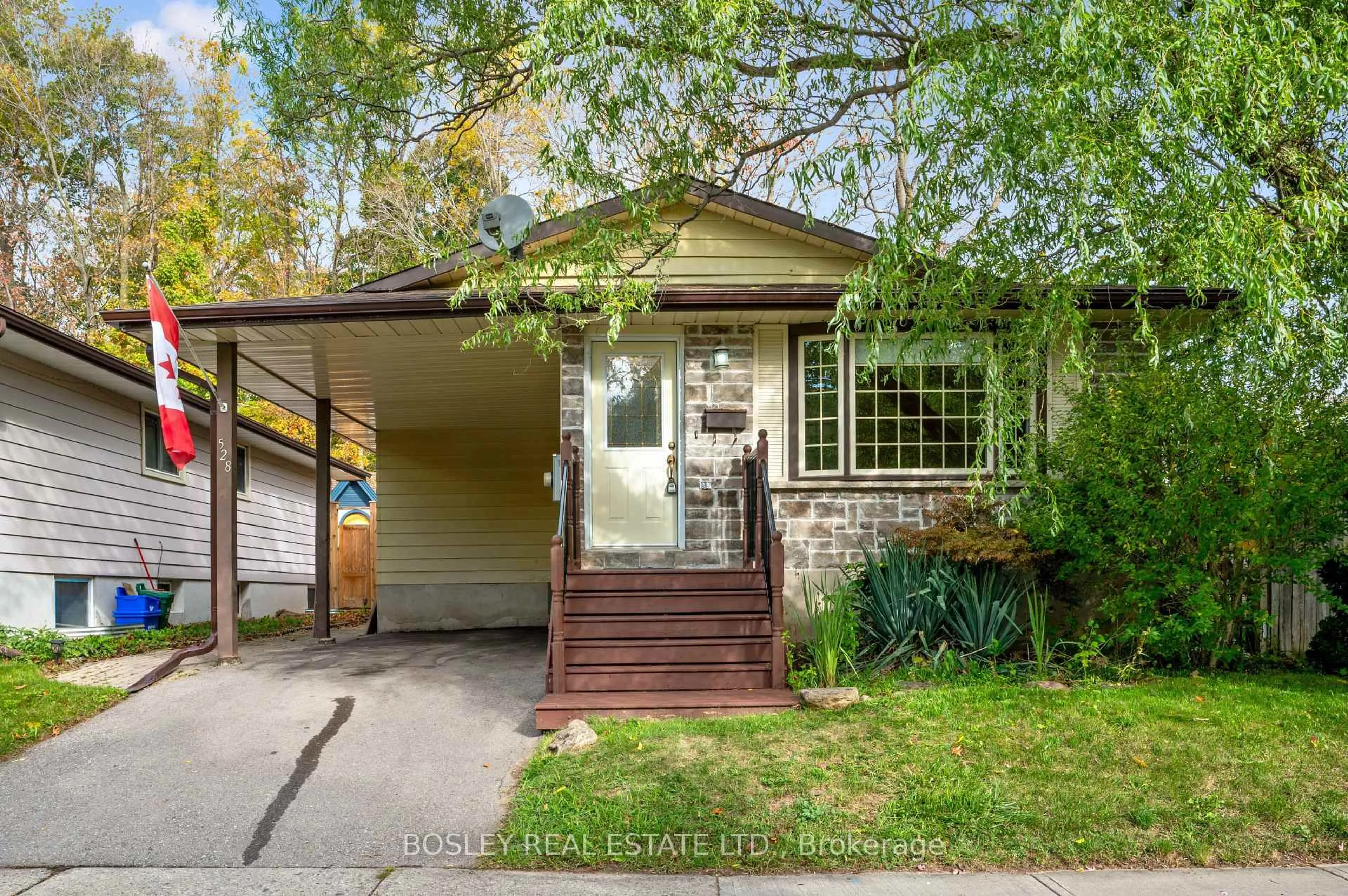 Home with vinyl exterior material, street for 528 Fallingbrook Dr, Waterloo Ontario N2L 4N4