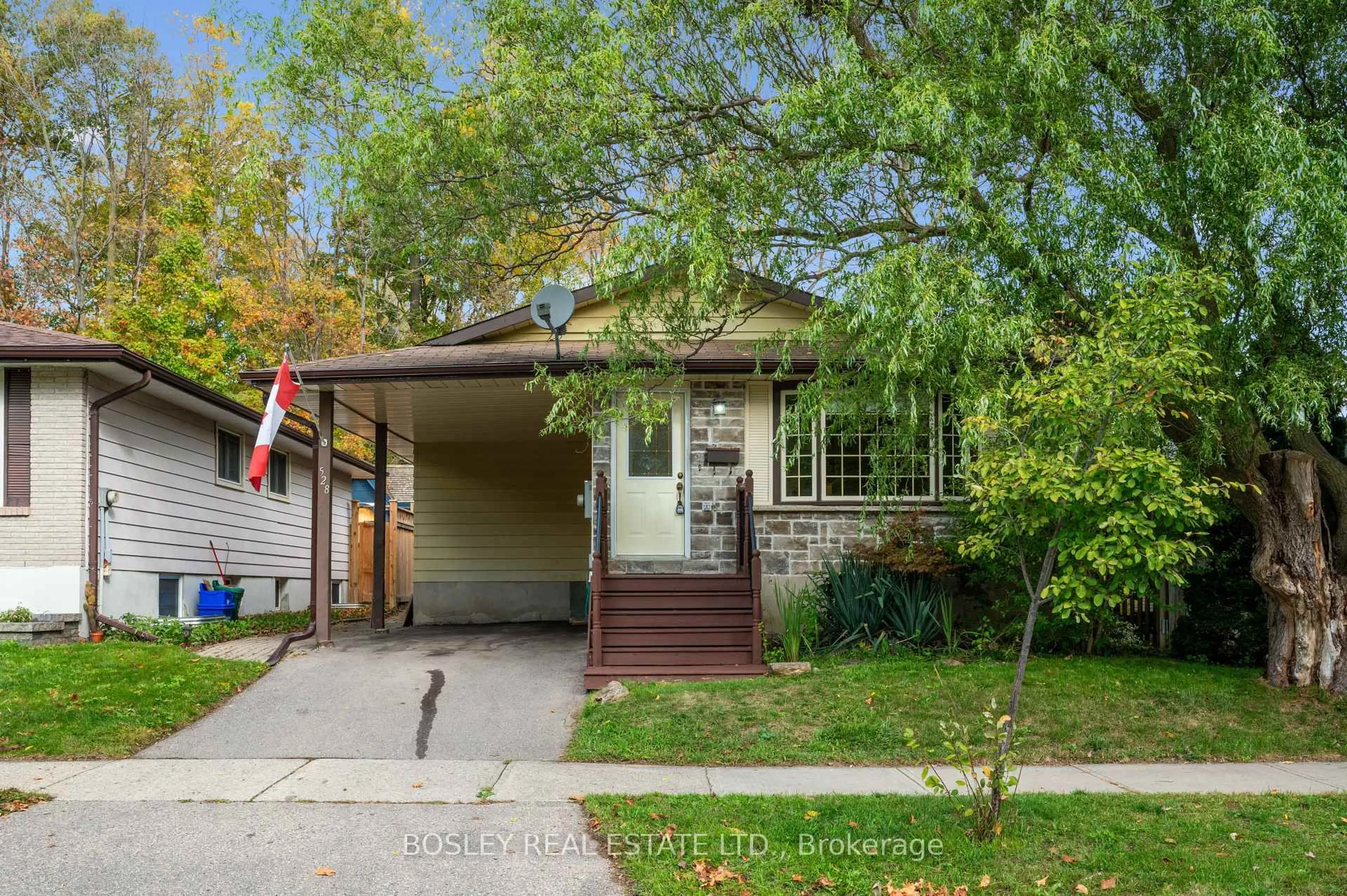 Home with vinyl exterior material, street for 528 Fallingbrook Dr, Waterloo Ontario N2L 4N4
