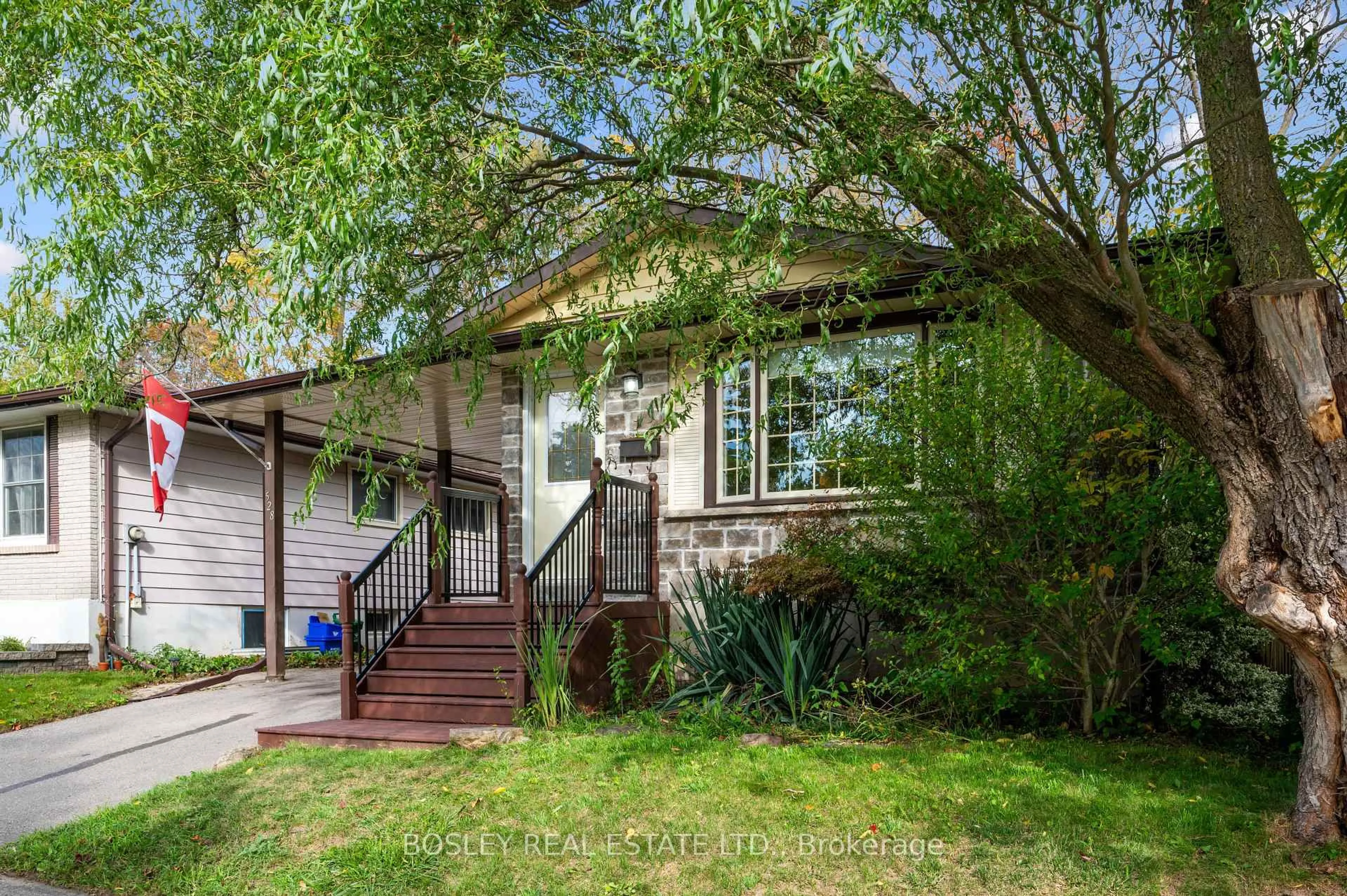 Home with vinyl exterior material, street for 528 Fallingbrook Dr, Waterloo Ontario N2L 4N4