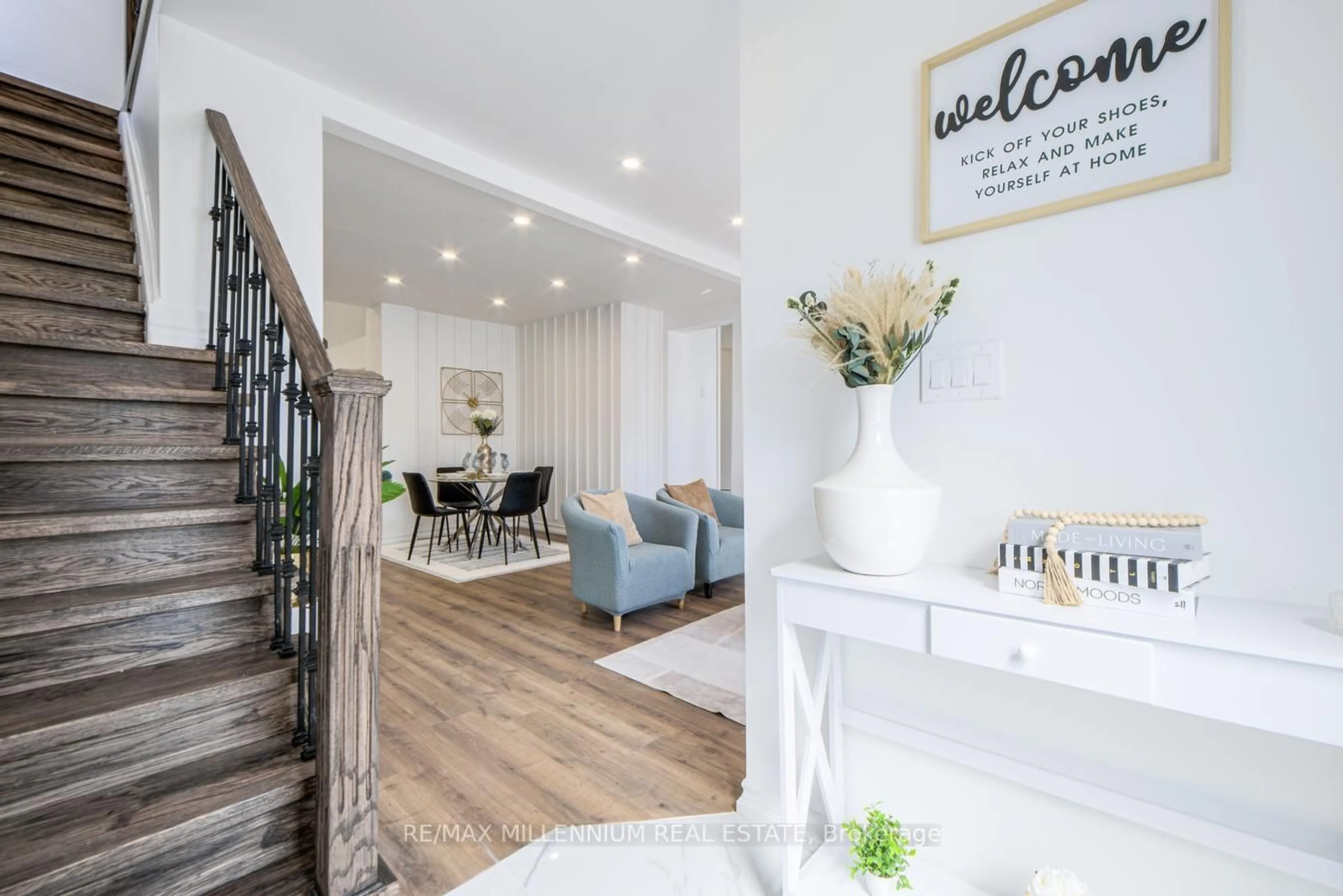 Indoor entryway for 640 Romaine St, Peterborough Ontario K9J 2E4