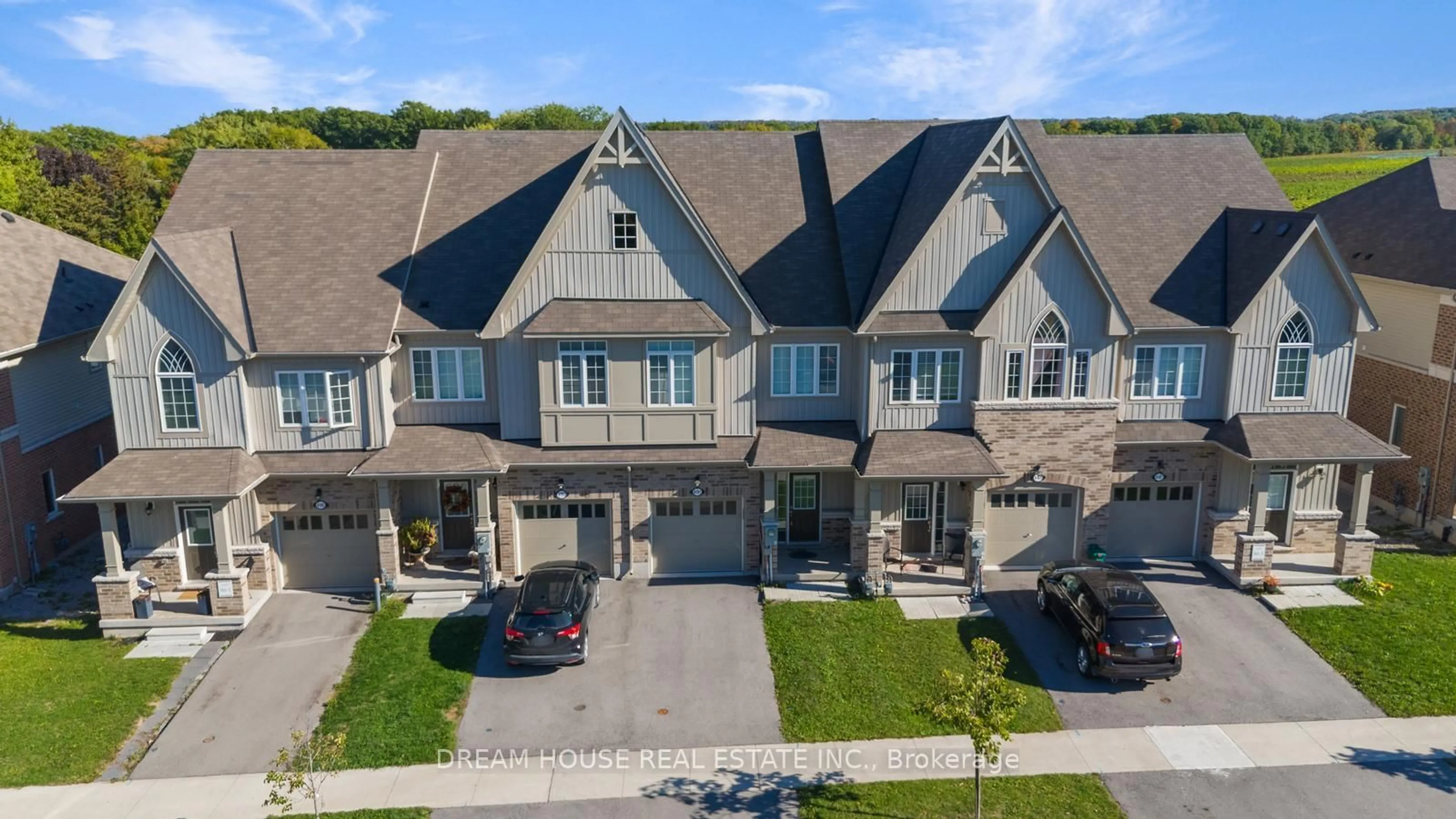 A pic from outside/outdoor area/front of a property/back of a property/a pic from drone, street for 4191 Cherry Heights Blvd, Lincoln Ontario L3J 0R3