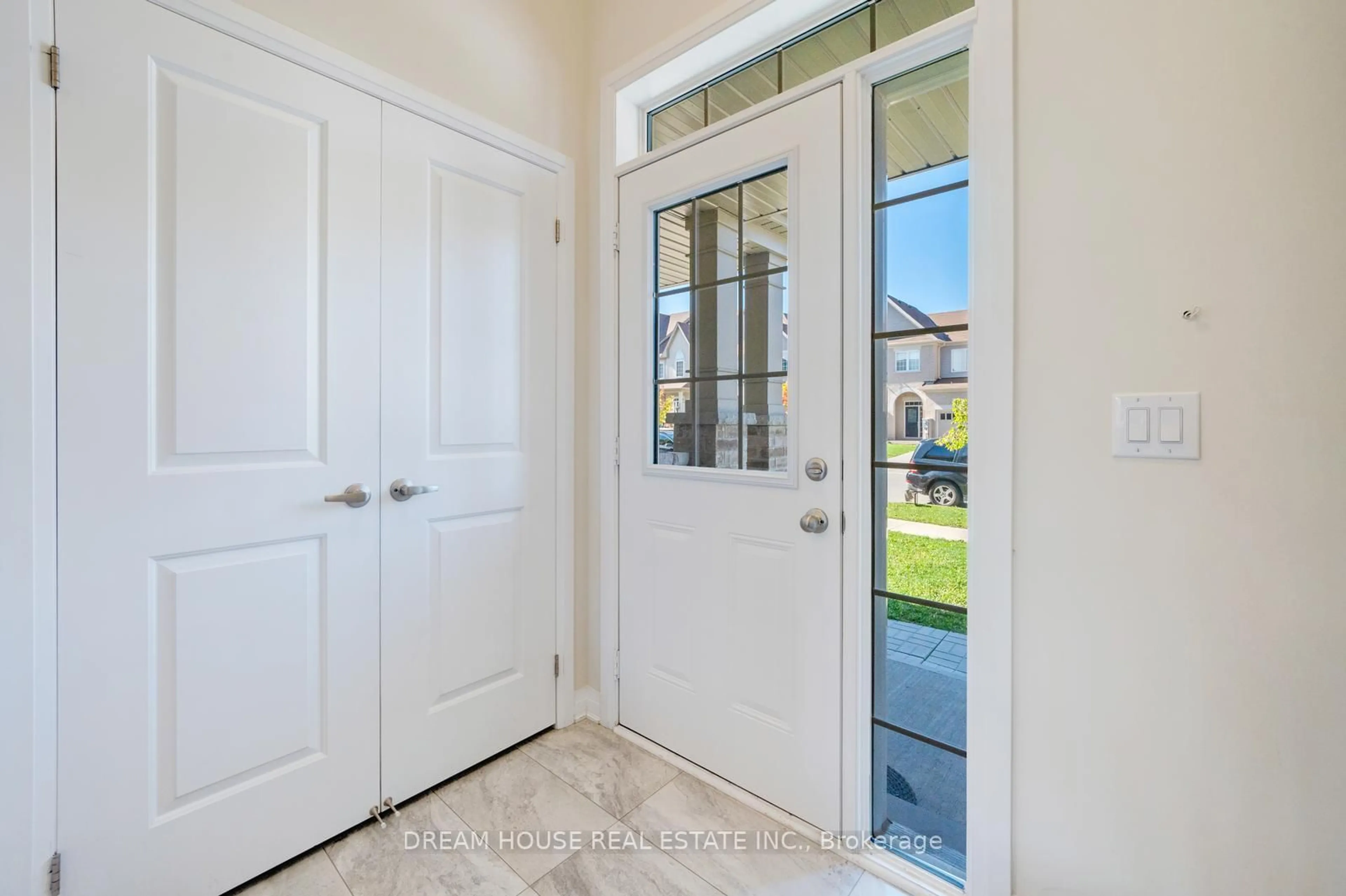 Indoor entryway for 4191 Cherry Heights Blvd, Lincoln Ontario L3J 0R3