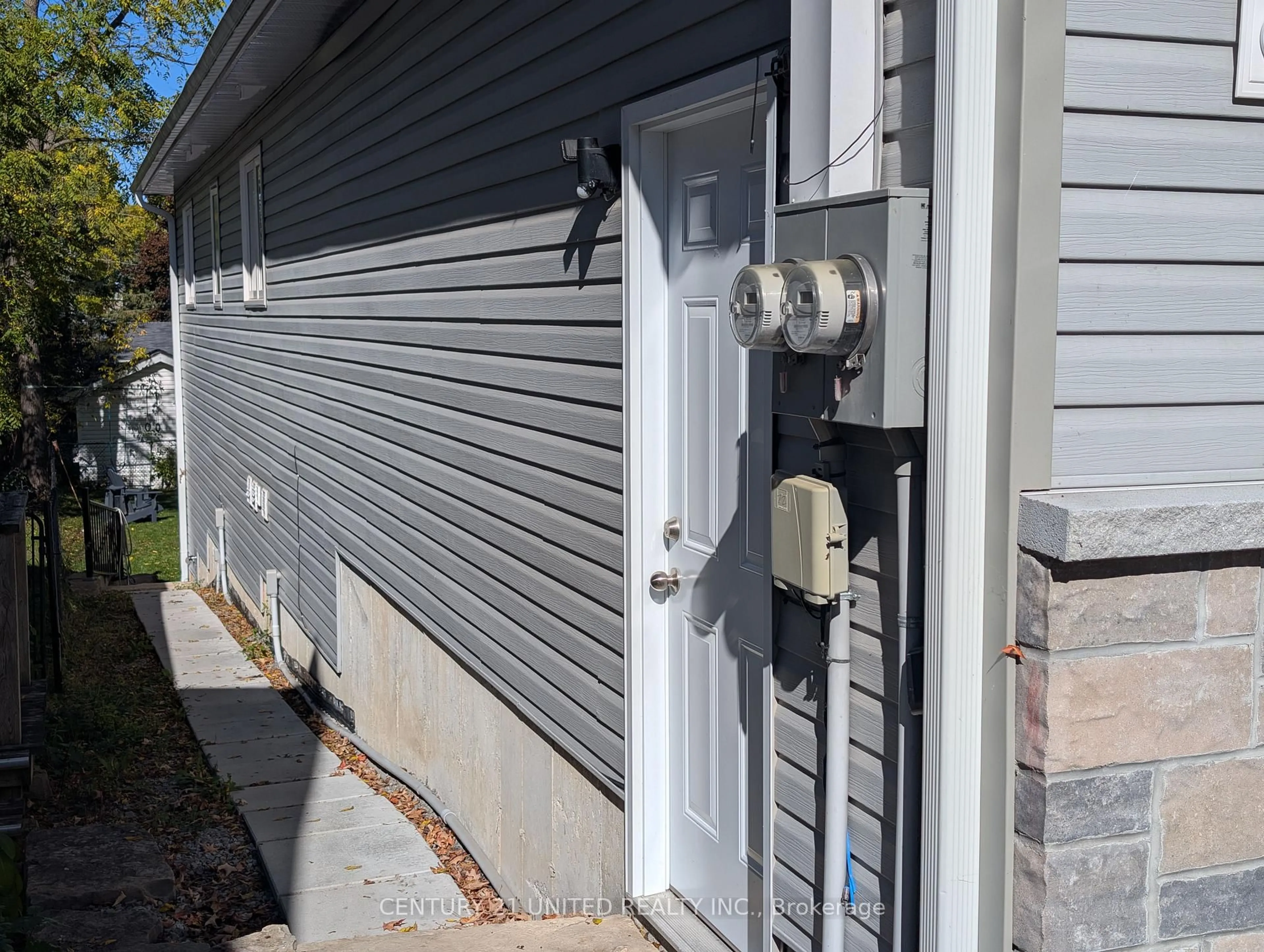 Home with vinyl exterior material, street for 10 William St, Selwyn Ontario K0L 2H0