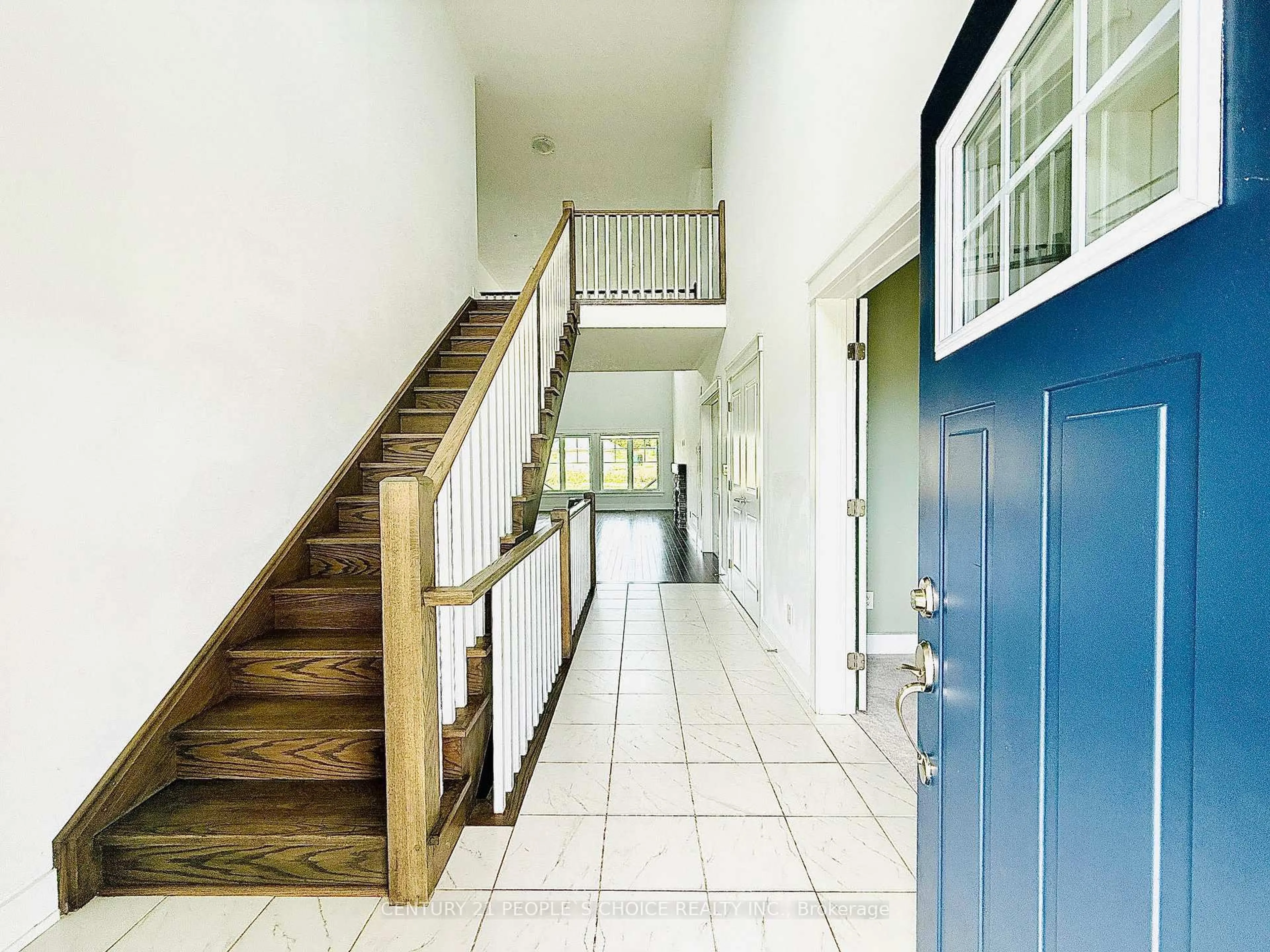 Indoor foyer for 266 Snowberry Lane, Georgian Bluffs Ontario N0H 1S0