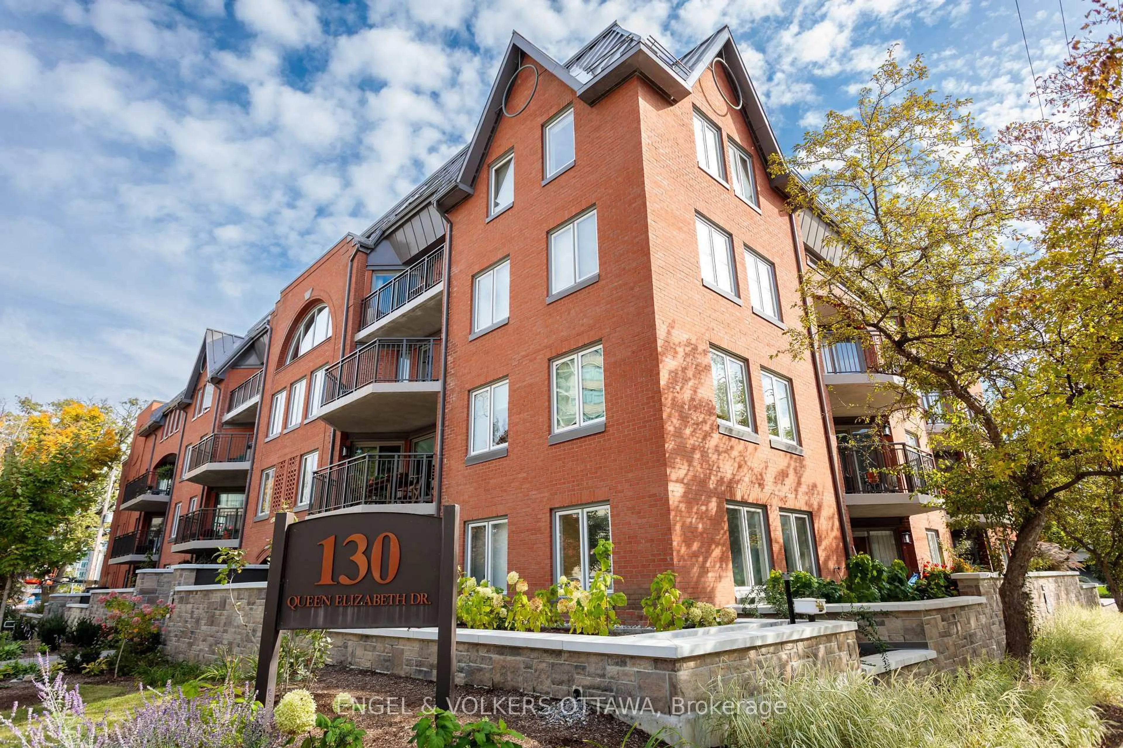 Home with brick exterior material, building for 130 Queen Elizabeth Dr #102, Ottawa Ontario K2P 1E6