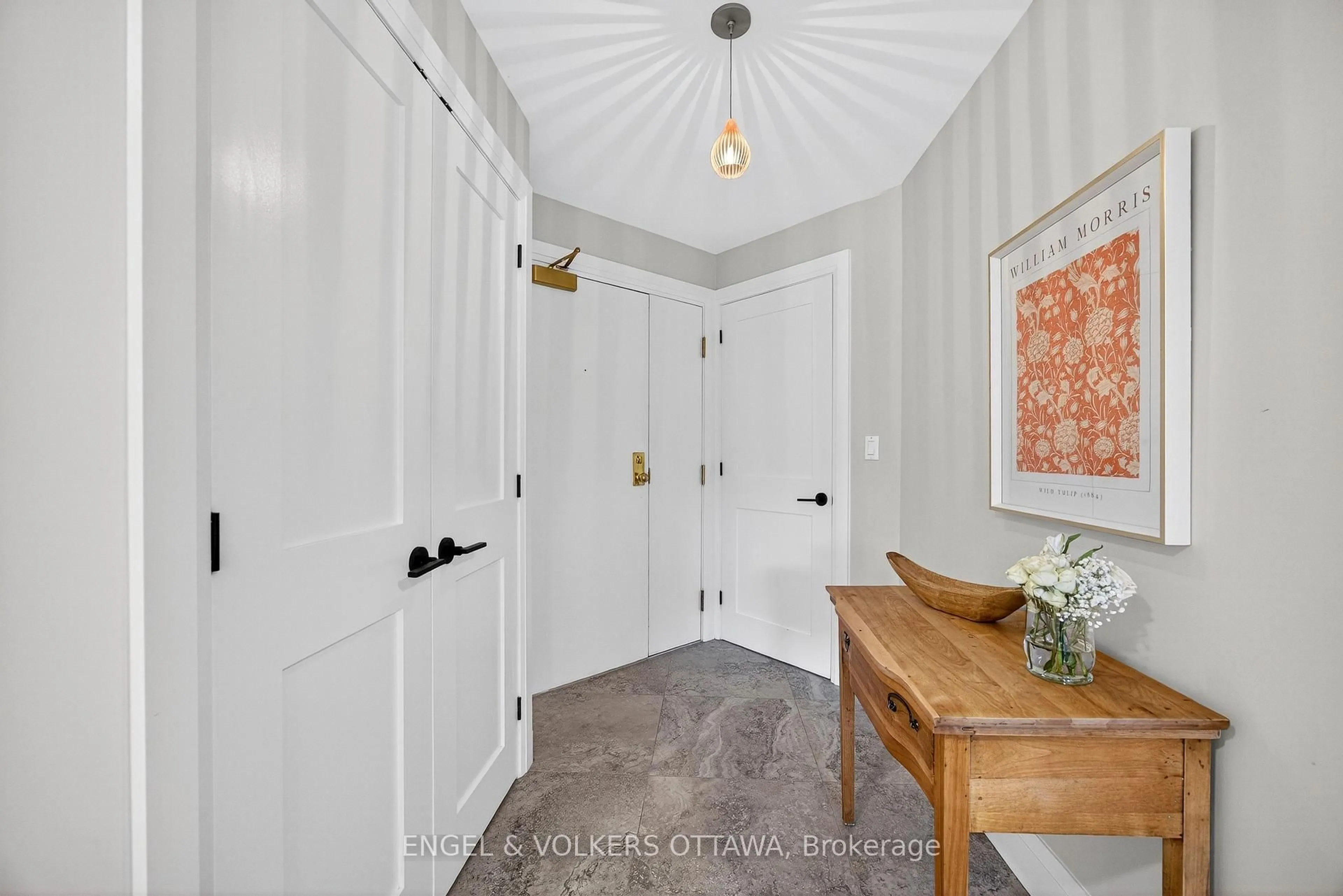Indoor entryway for 130 Queen Elizabeth Dr #102, Ottawa Ontario K2P 1E6