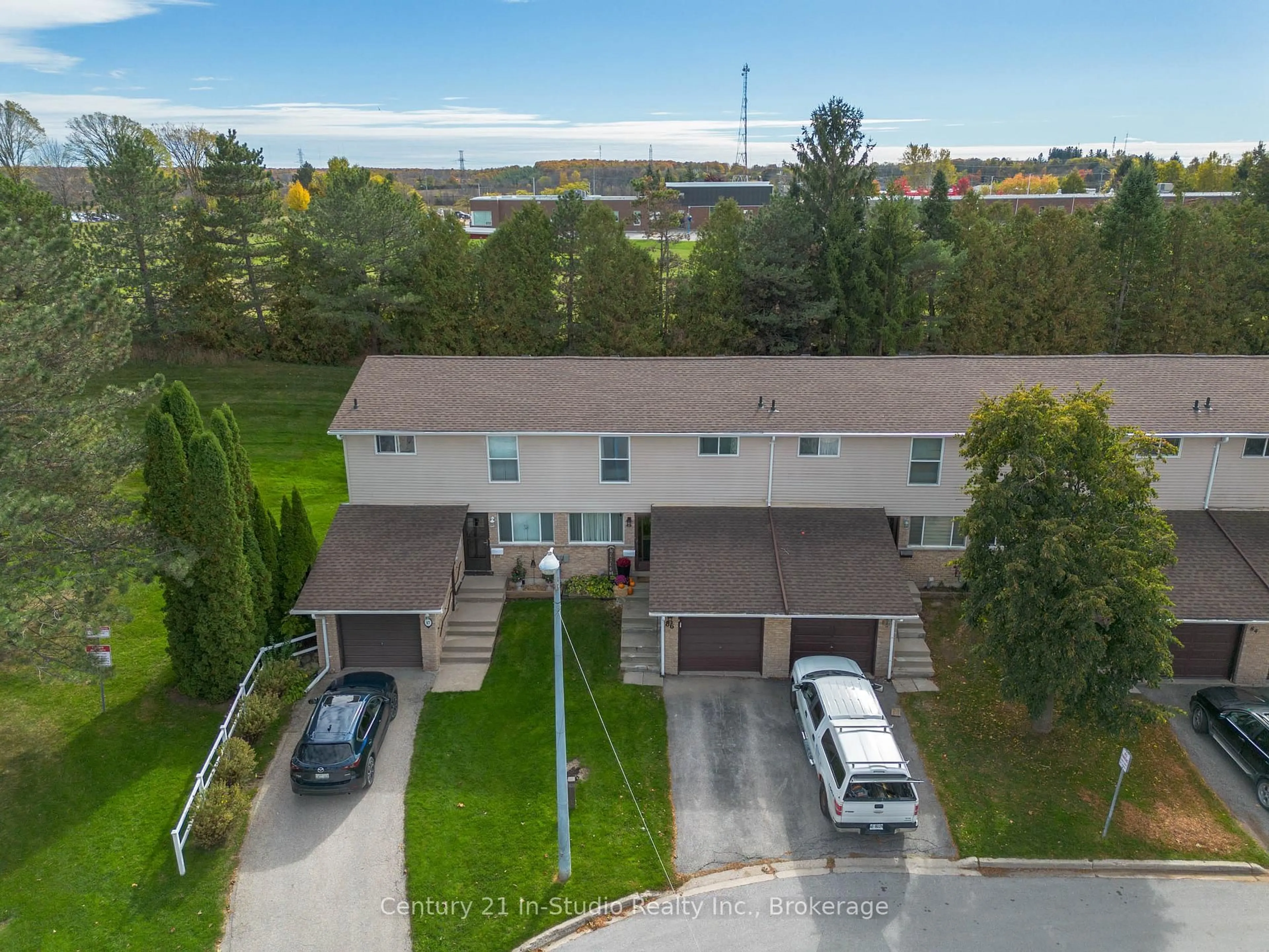 A pic from outside/outdoor area/front of a property/back of a property/a pic from drone, street for 86 Laurie Cres #86, Owen Sound Ontario N4K 6C3