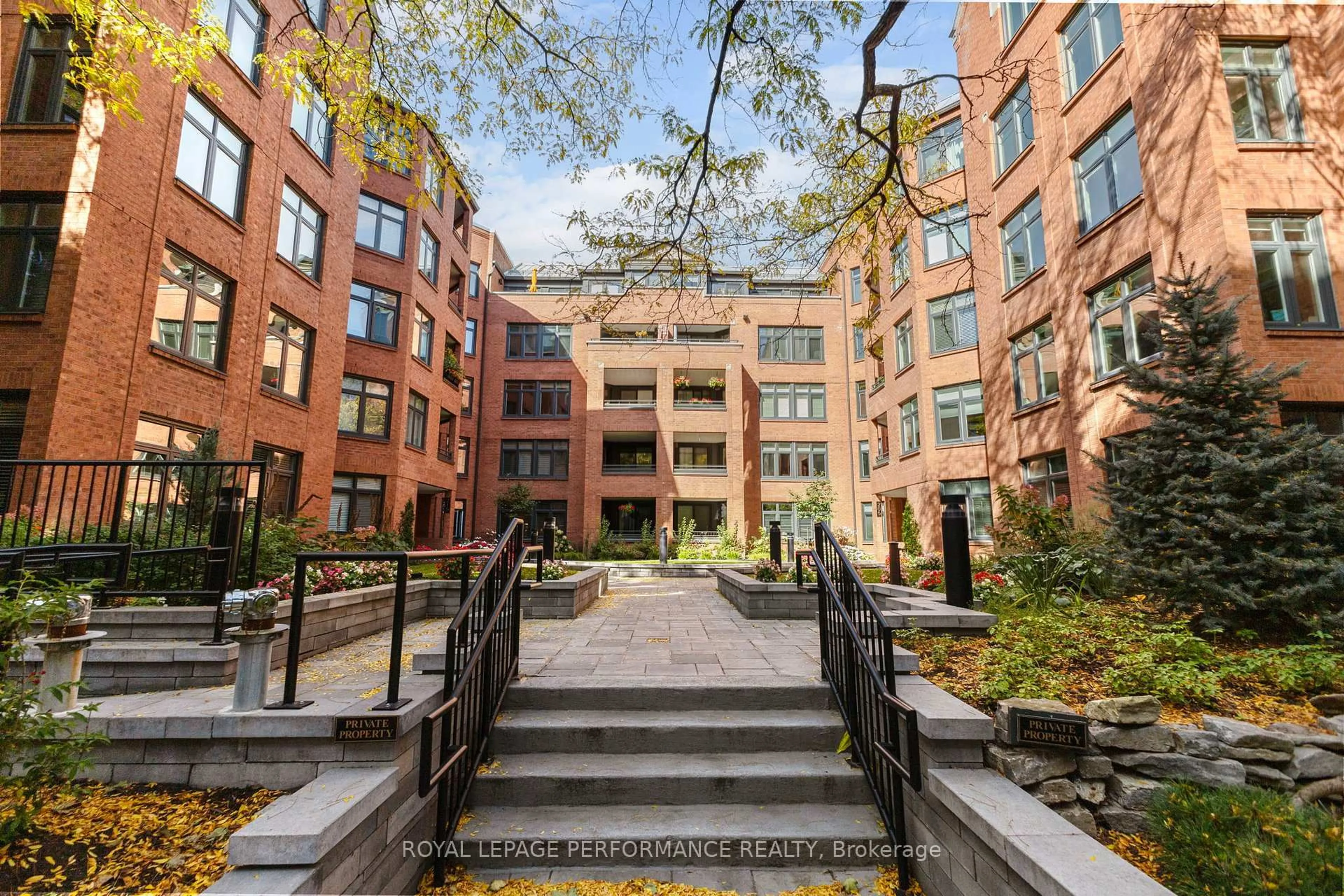 Patio, building for 205 Somerset St #206, Ottawa Ontario K2P 0J1