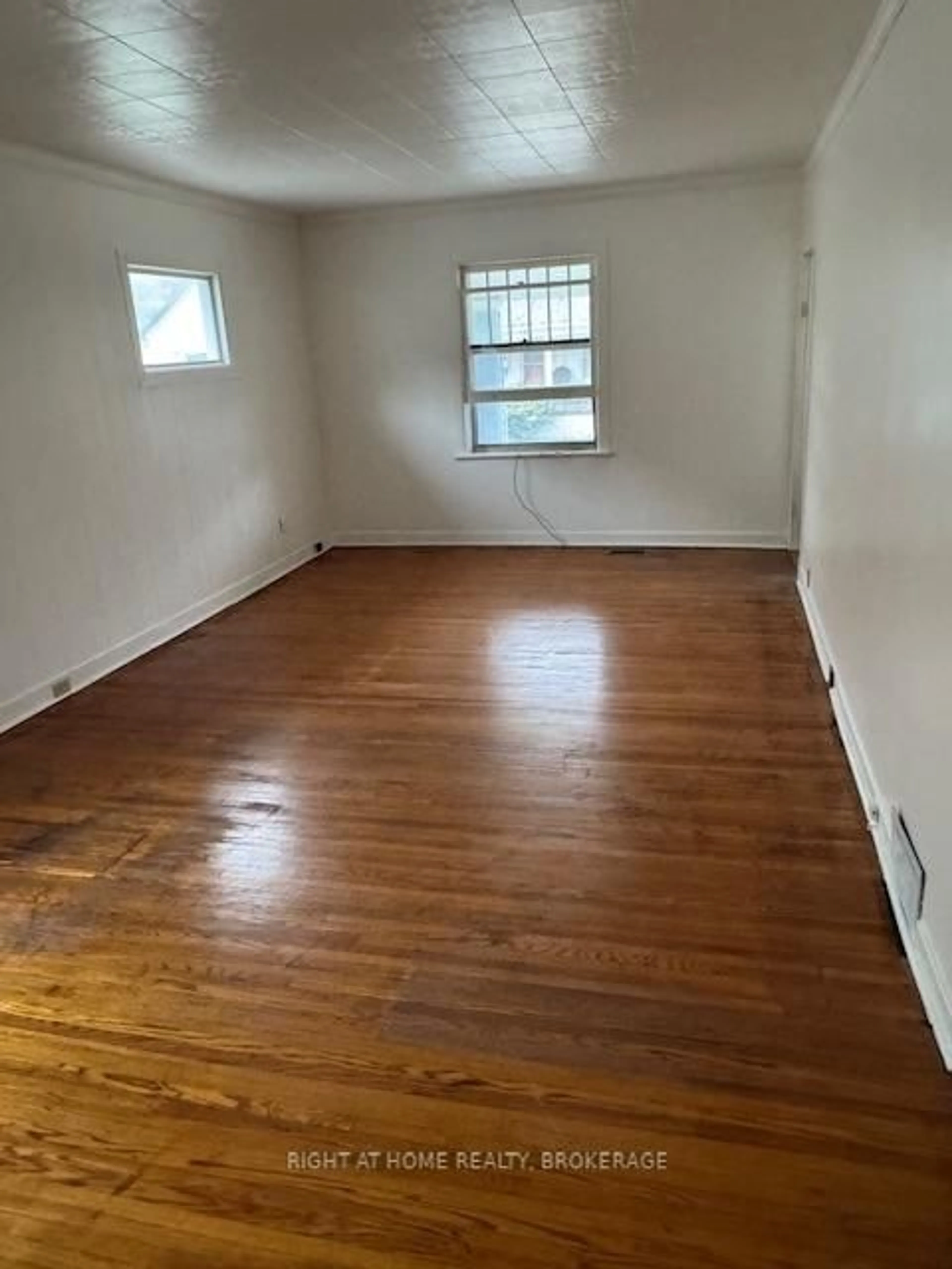 A pic of a room for 46 Richmond Ave, St. Catharines Ontario L2R 3W7