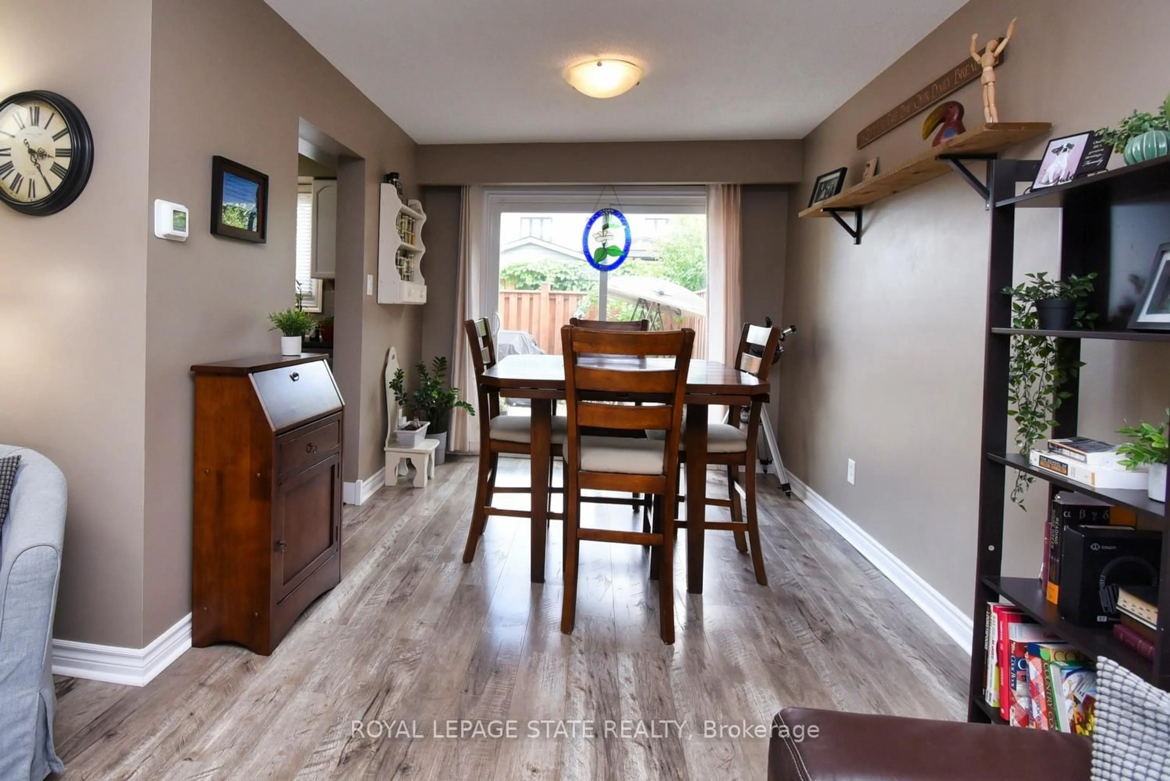Dining room, wood/laminate floor for 150 Gateshead Cres #122, Hamilton Ontario L8G 4A7