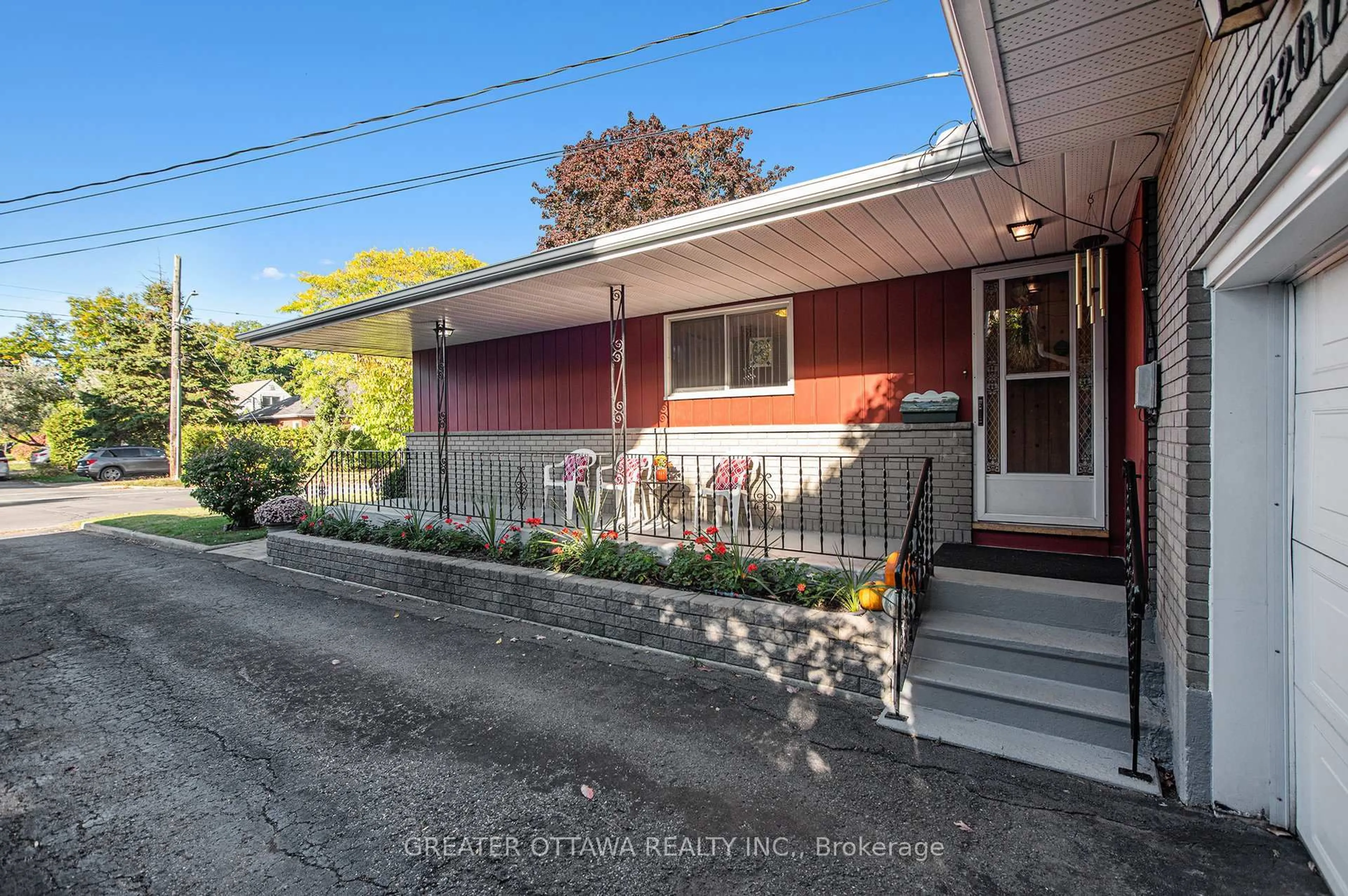 Unknown for 2200 Flower Ave, Ottawa Ontario K2B 7A8
