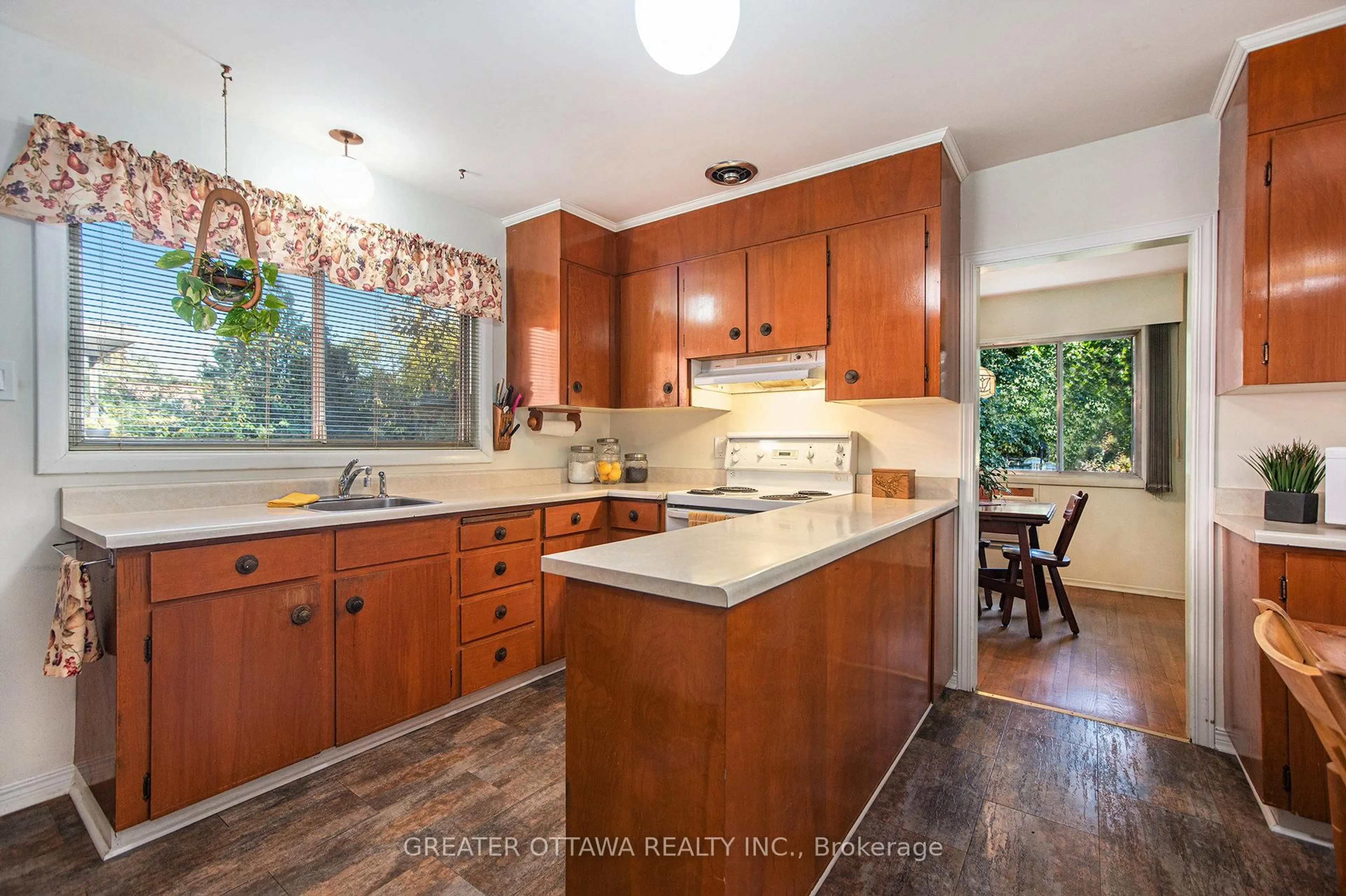 Unknown for 2200 Flower Ave, Ottawa Ontario K2B 7A8
