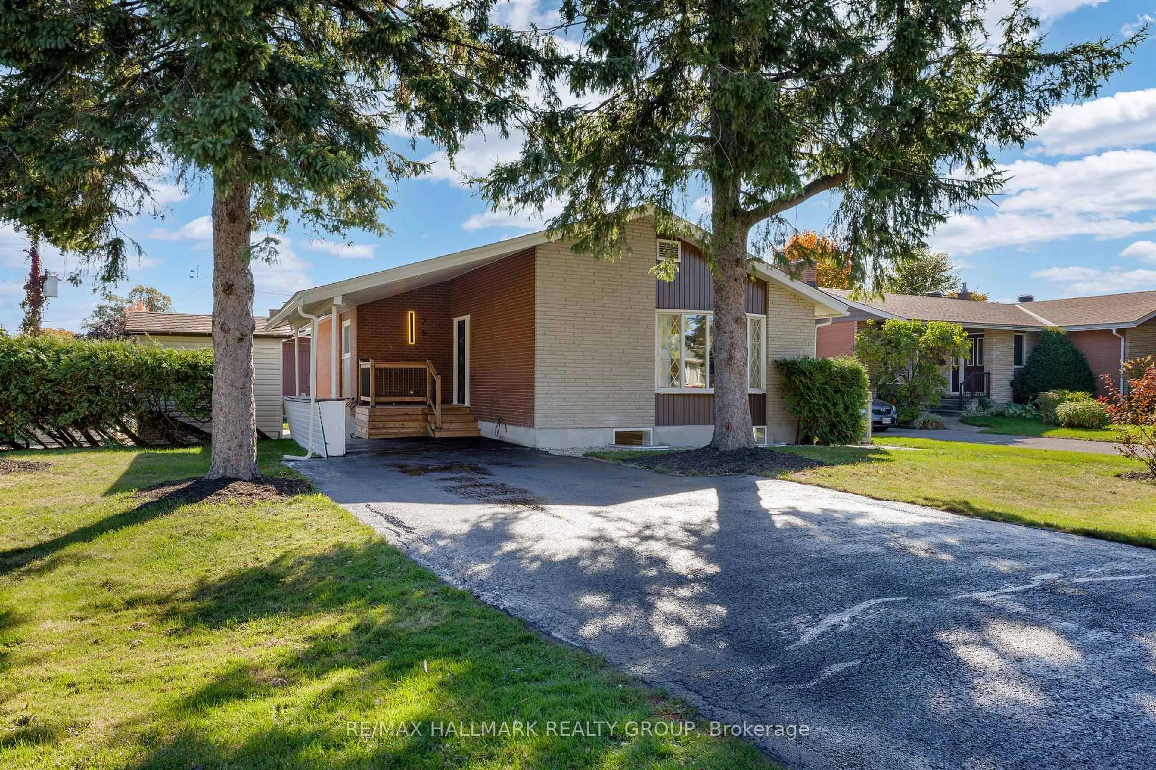 Home with vinyl exterior material, street for 26 SPRING GARDEN Ave, Ottawa Ontario K2G 3B4