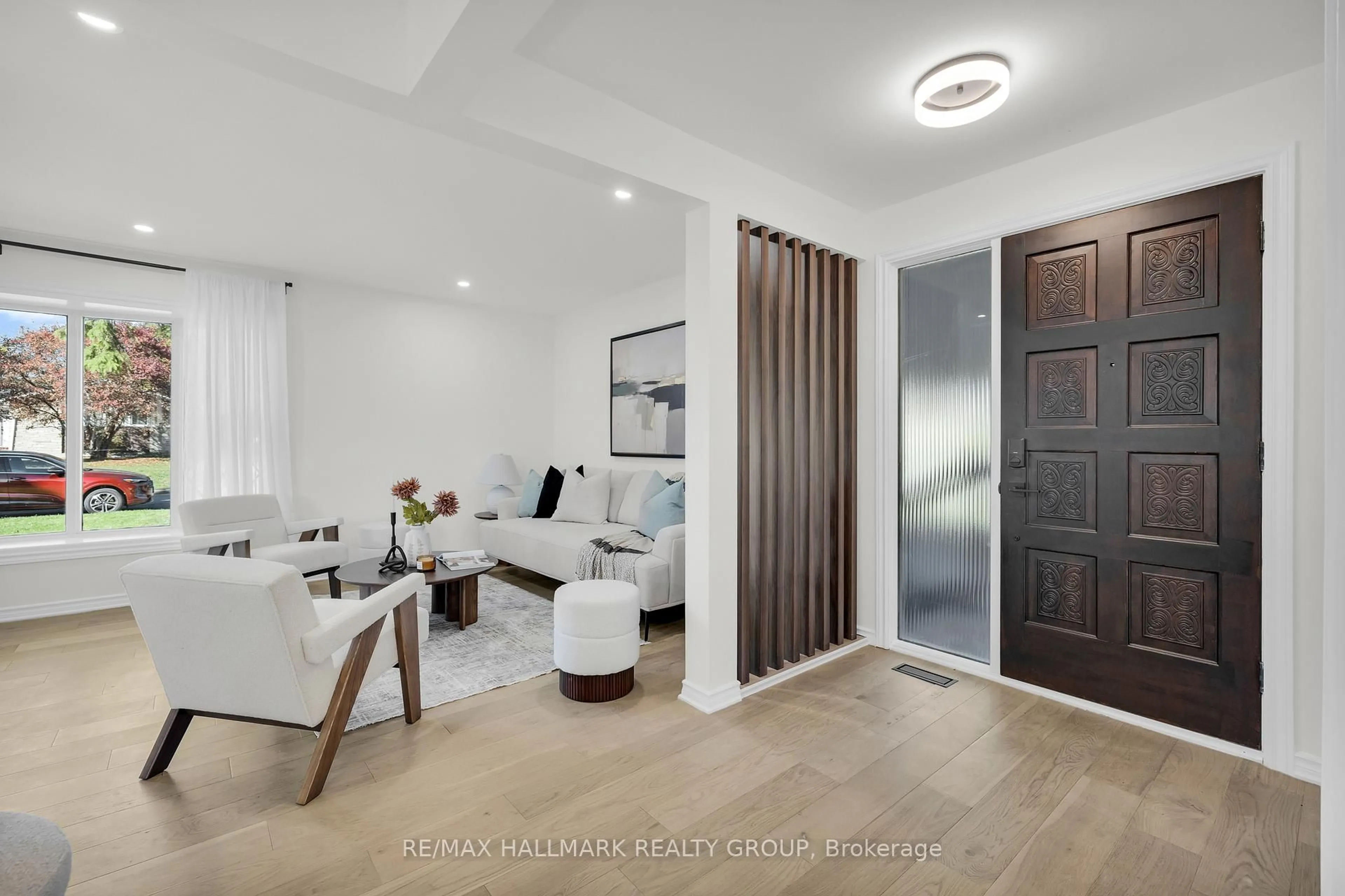 Indoor entryway for 26 SPRING GARDEN Ave, Ottawa Ontario K2G 3B4
