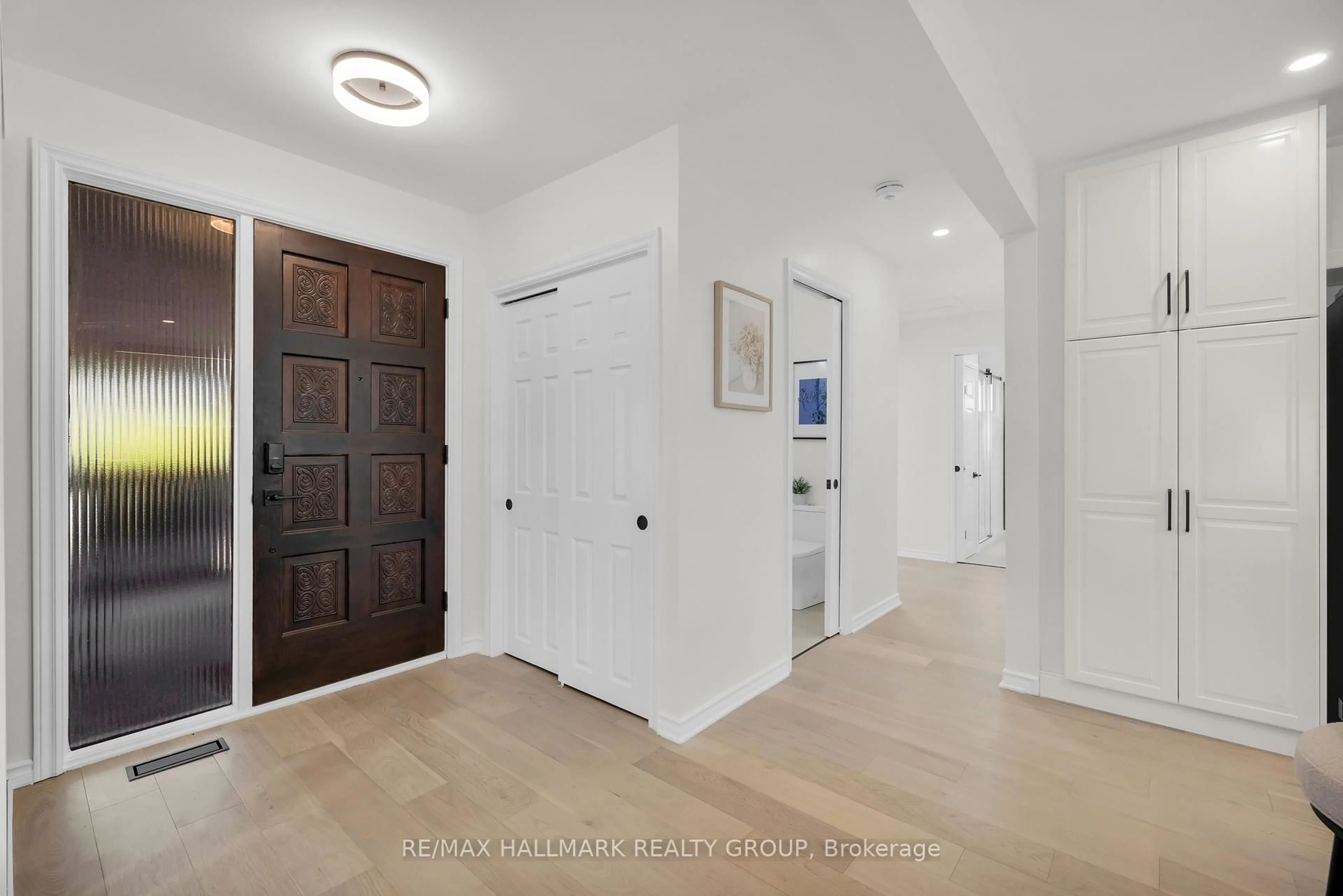Indoor entryway for 26 SPRING GARDEN Ave, Ottawa Ontario K2G 3B4