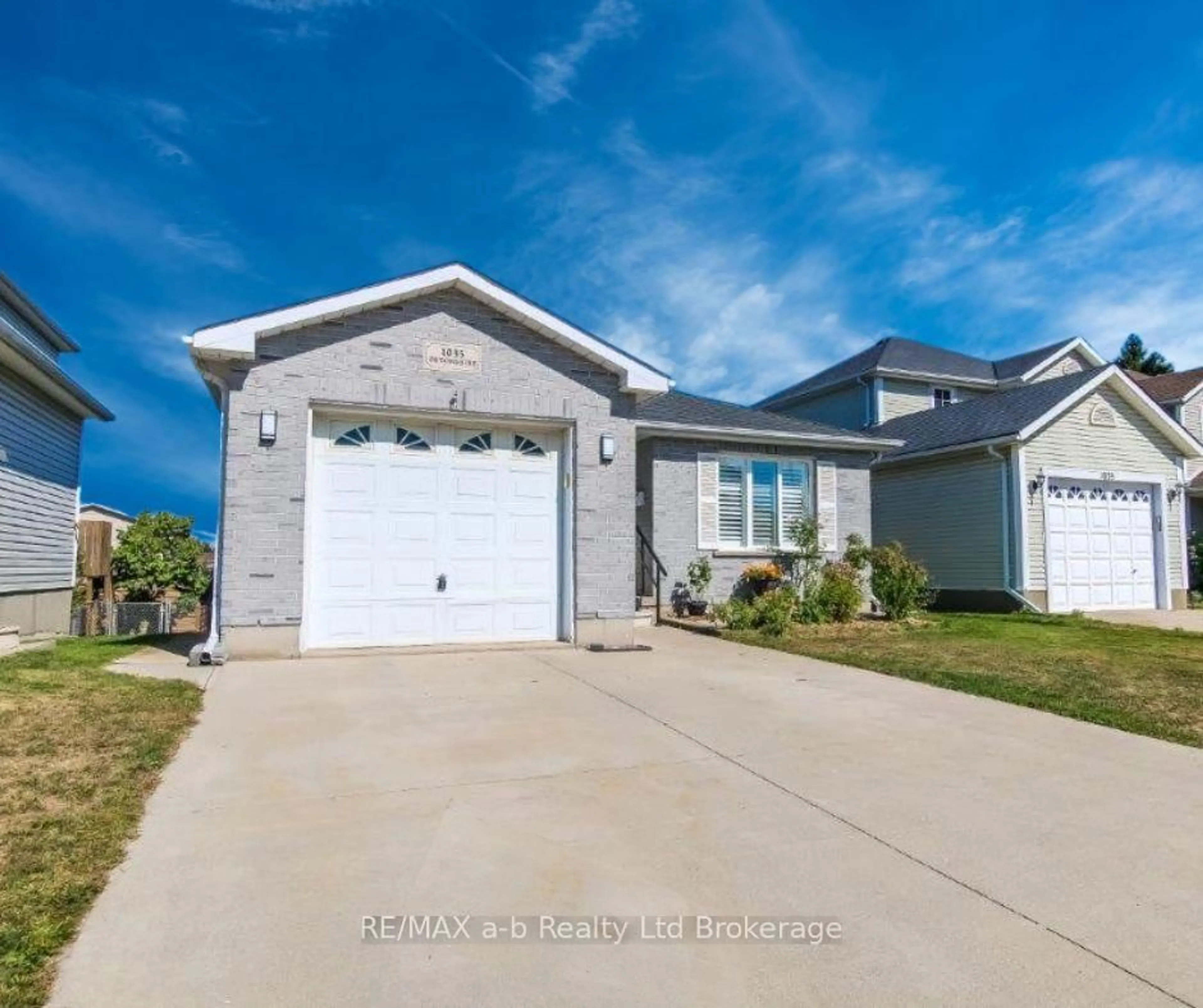 Home with vinyl exterior material, street for 1035 Devonshire Ave, Woodstock Ontario N4S 5S1