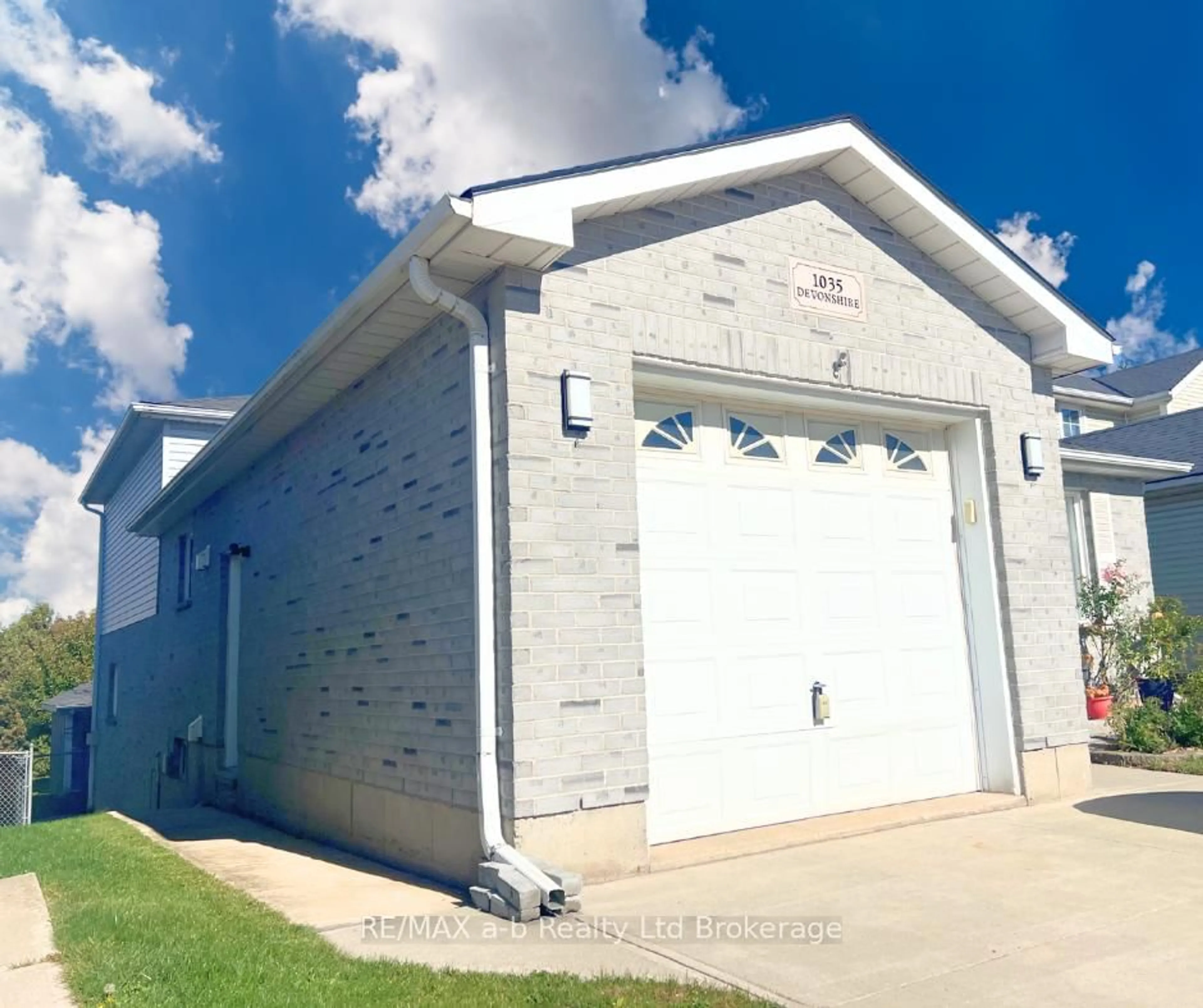 Home with brick exterior material, building for 1035 Devonshire Ave, Woodstock Ontario N4S 5S1