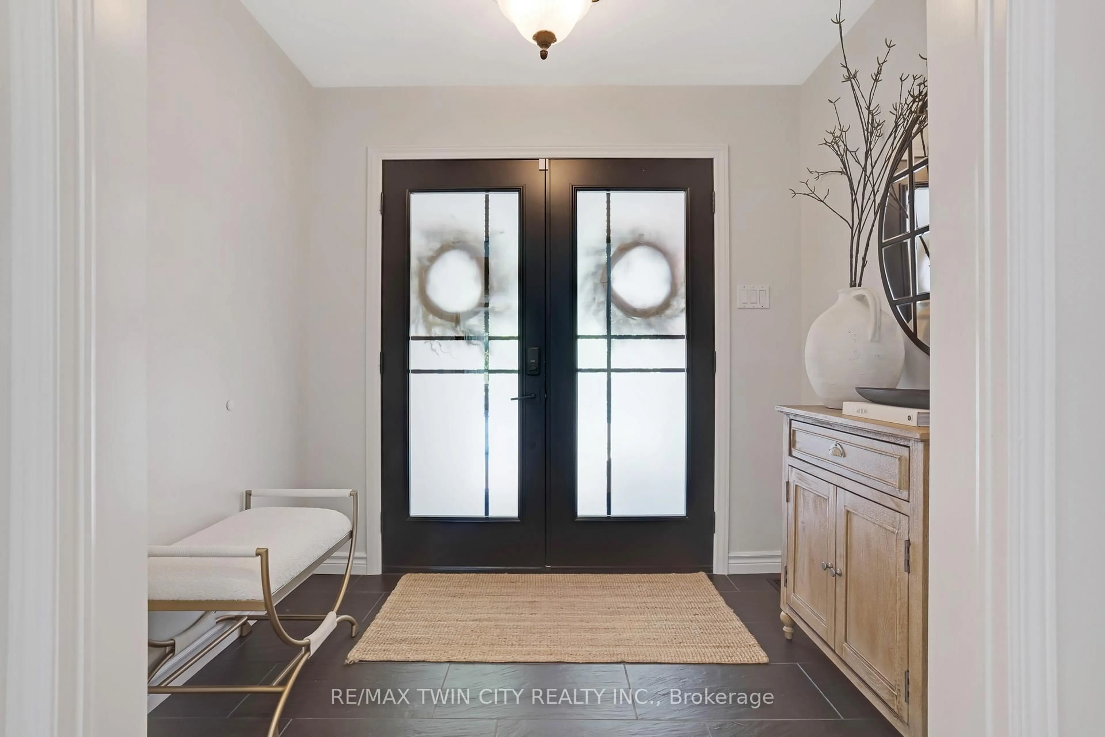 Indoor entryway for 328 Wyecroft Blvd, Waterloo Ontario N2T 2H3