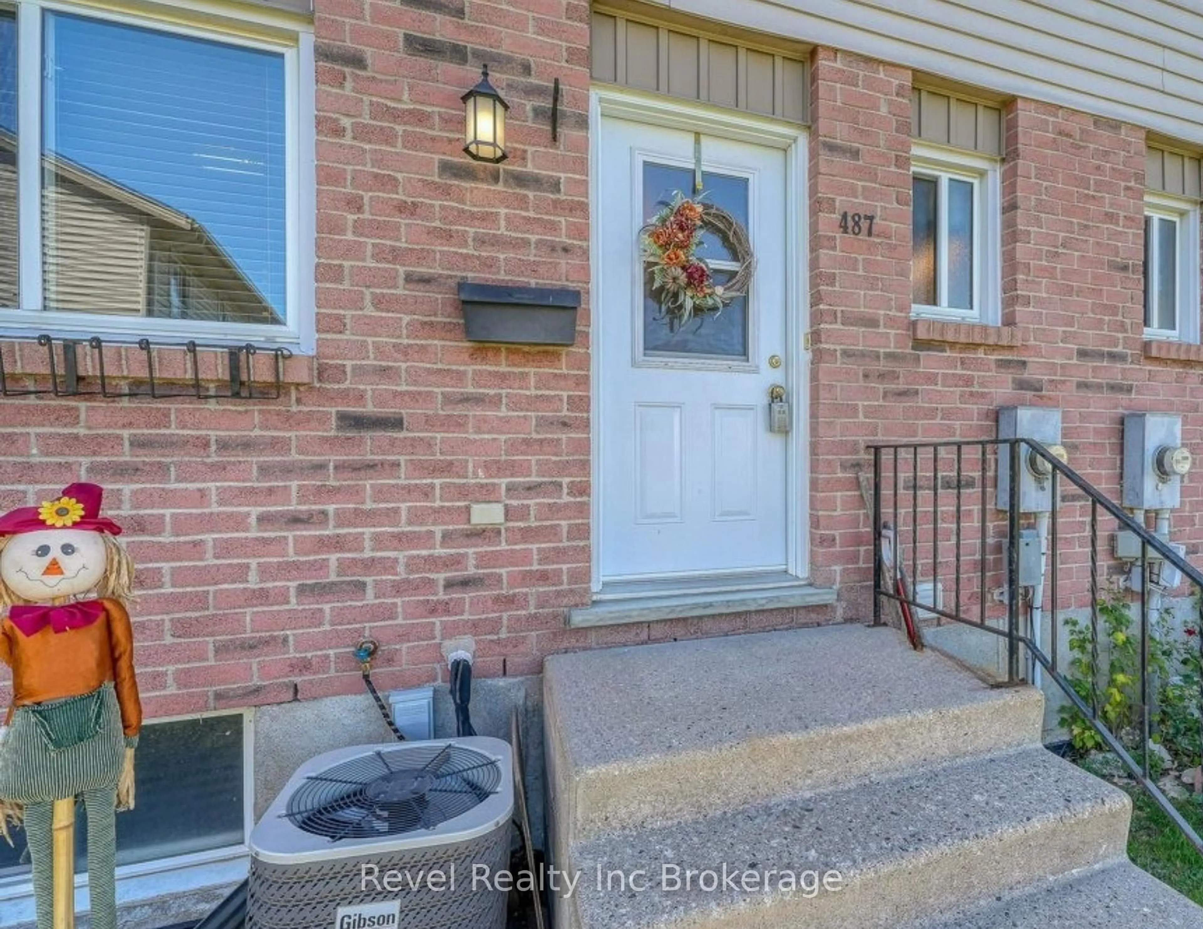Indoor entryway for 487 Springbank Ave #22, Woodstock Ontario N4T 1R1