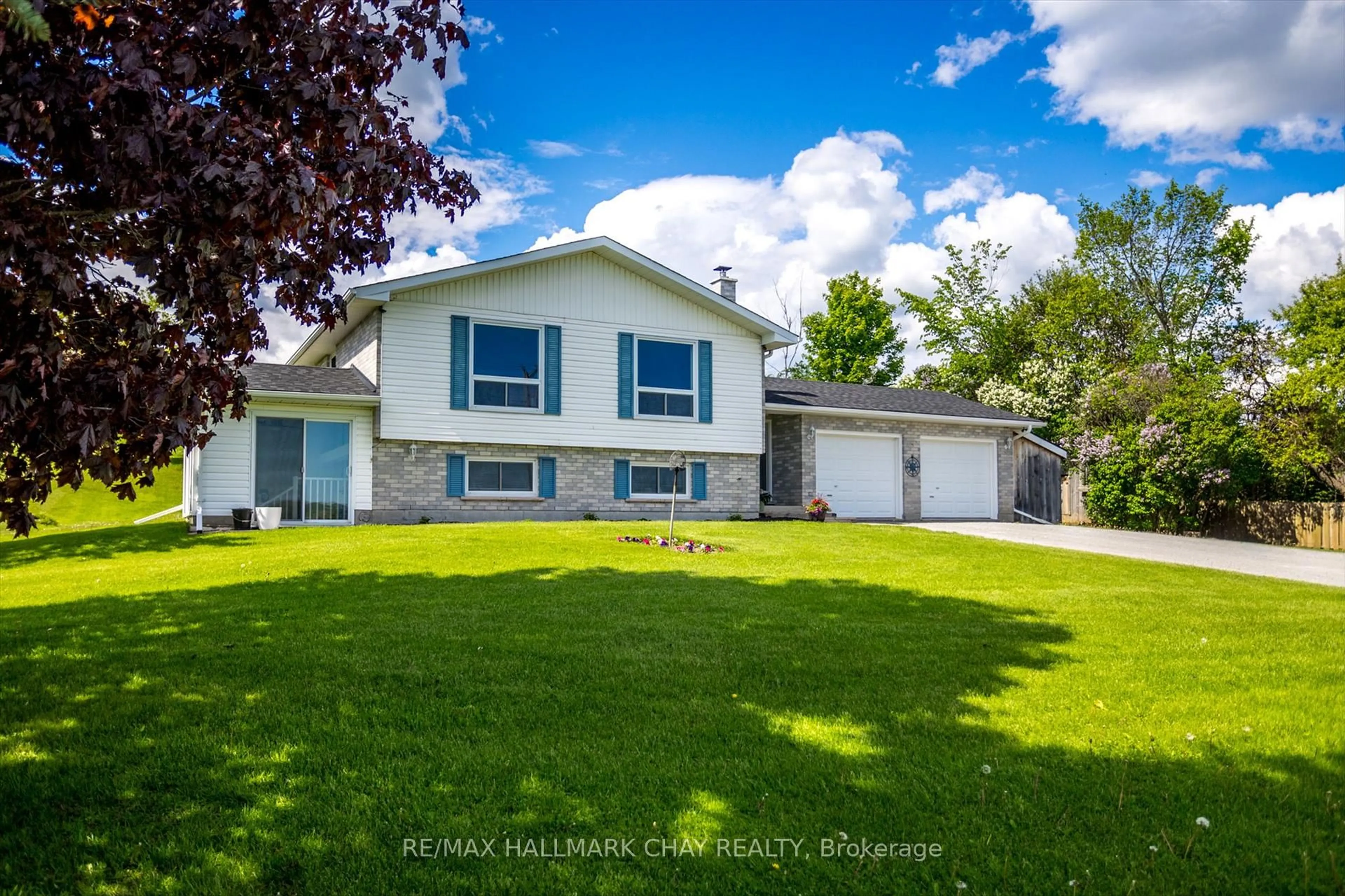 Home with vinyl exterior material, unknown for 1620 County 21 Rd, Cavan Monaghan Ontario L0A 1G0