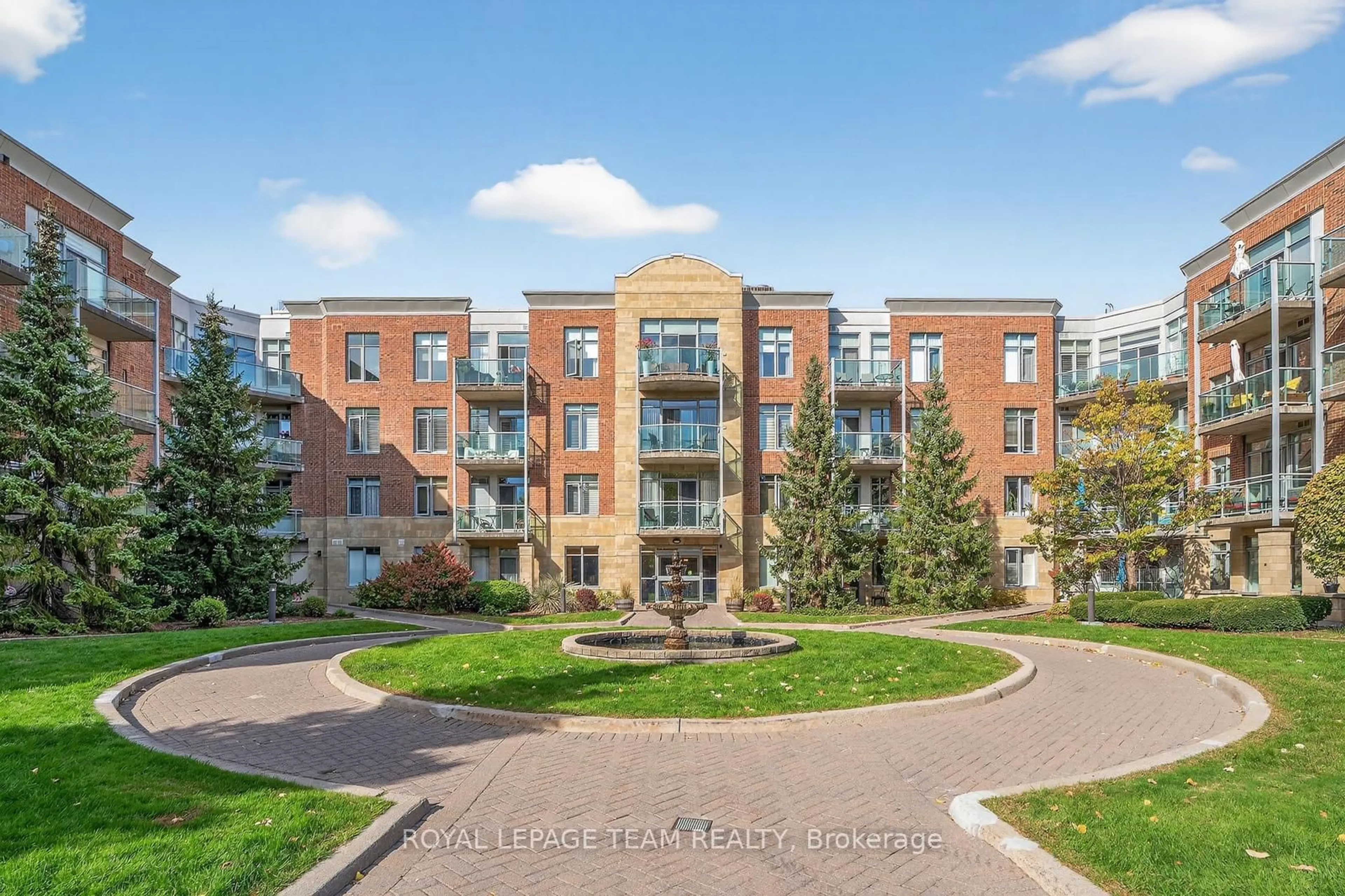 A pic from outside/outdoor area/front of a property/back of a property/a pic from drone, building for 205 Bolton St #230, Ottawa Ontario K1N 1K7