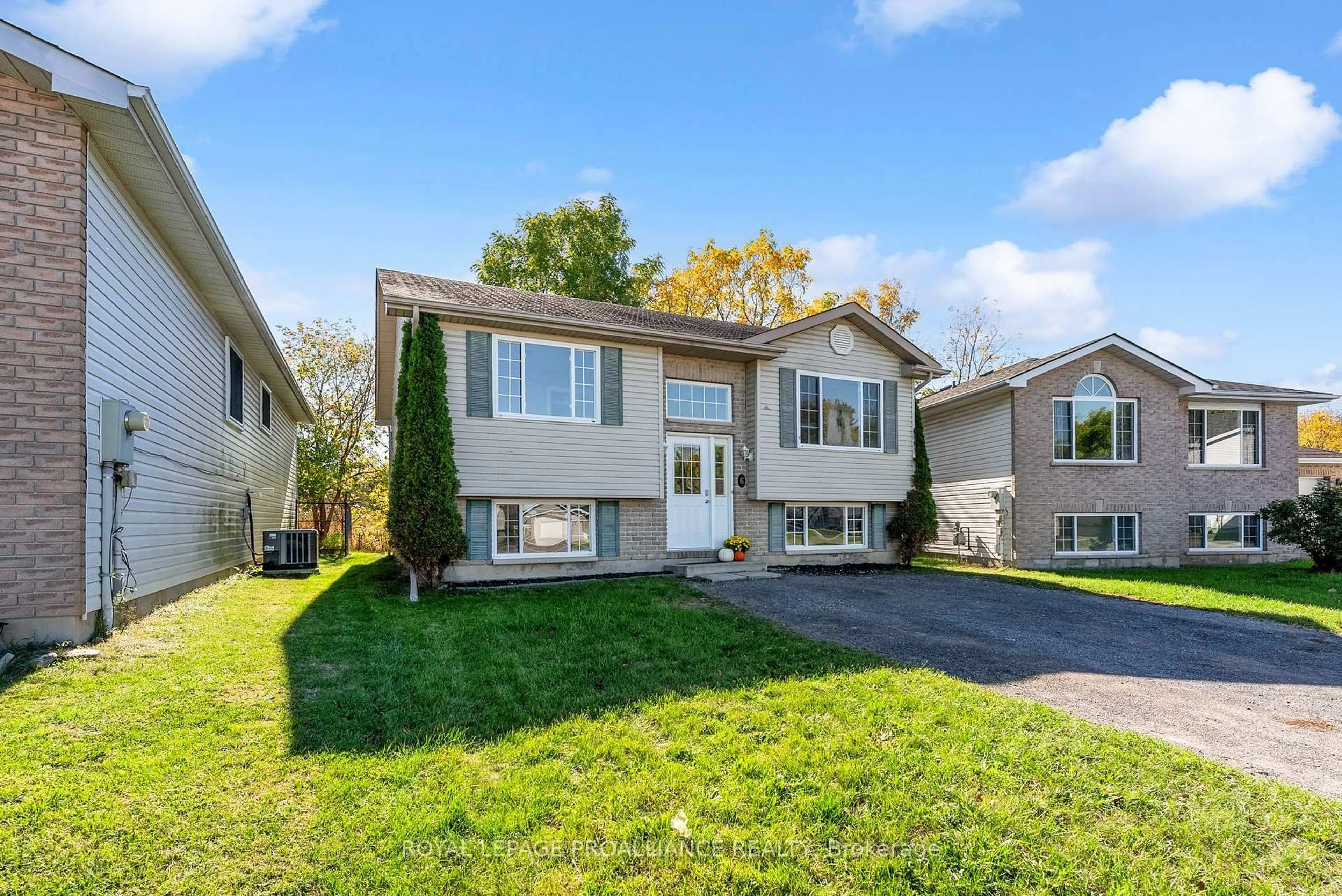 Home with vinyl exterior material, street for 6 Lake Crt, Belleville Ontario K8P 5M8