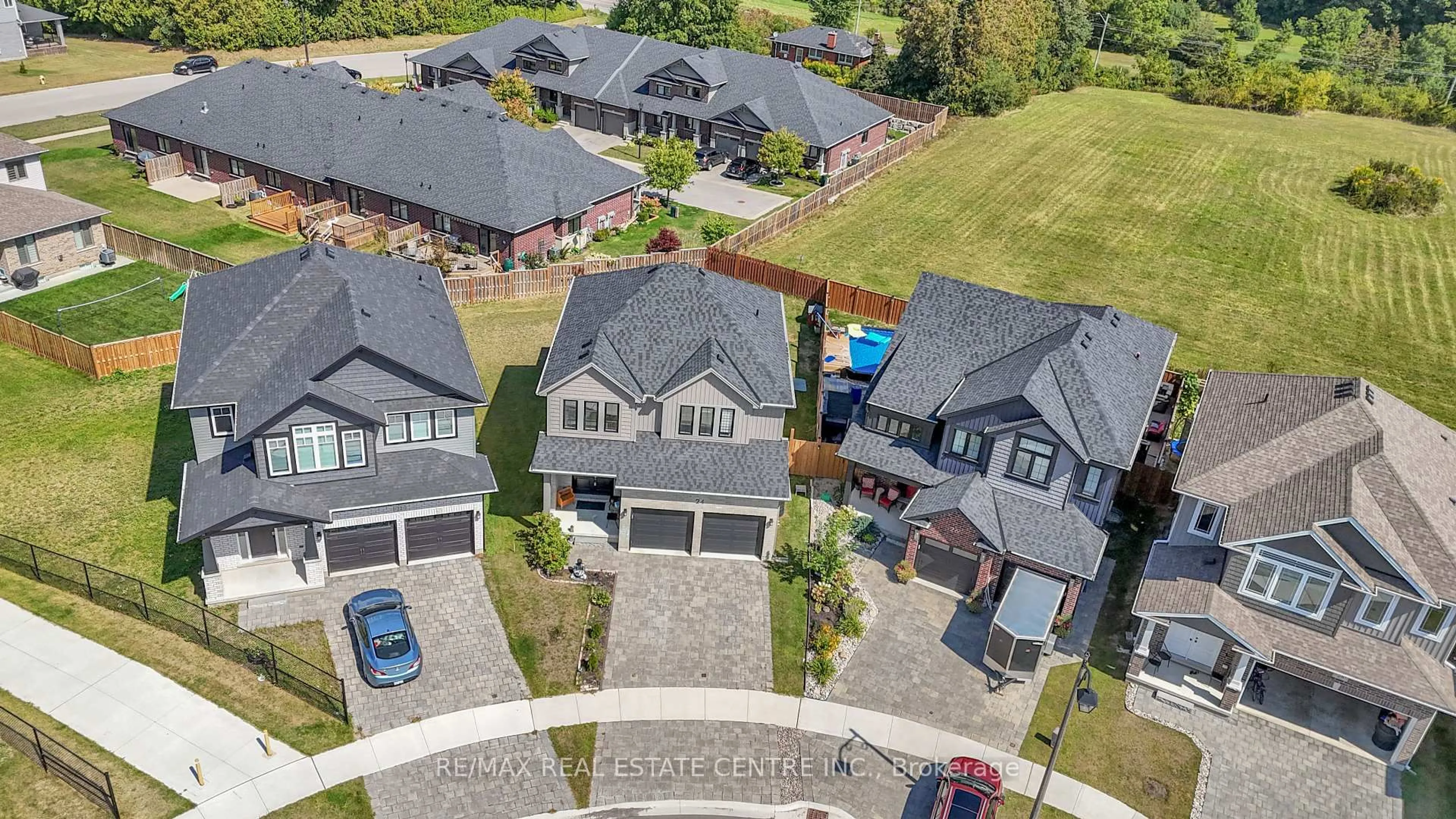 A pic from outside/outdoor area/front of a property/back of a property/a pic from drone, street for 24 Sutherland Cres, Ingersoll Ontario N5C 0E3