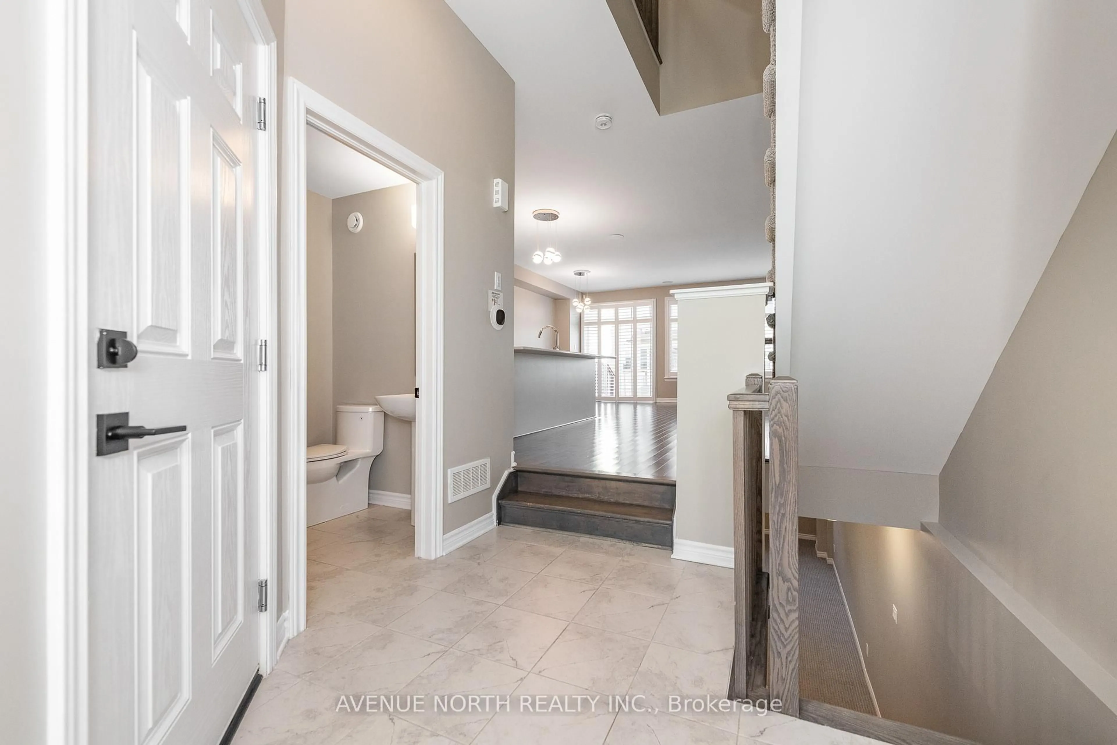 Indoor entryway for 3979 Kelly Farm Dr, Ottawa Ontario K1T 0E3