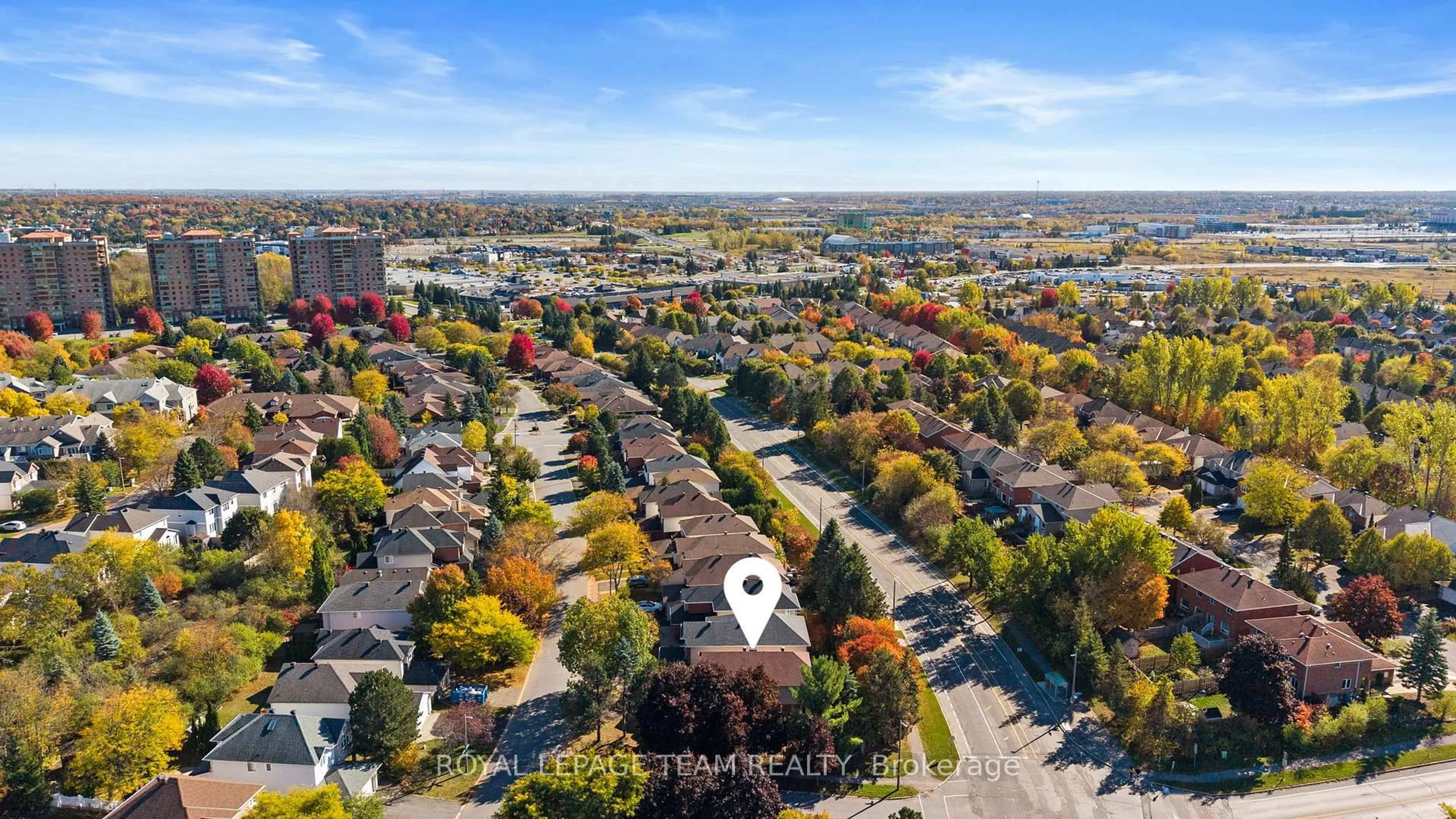 A pic from outside/outdoor area/front of a property/back of a property/a pic from drone, unknown for 27 Evanshen Cres, Ottawa Ontario K2K 2Z6