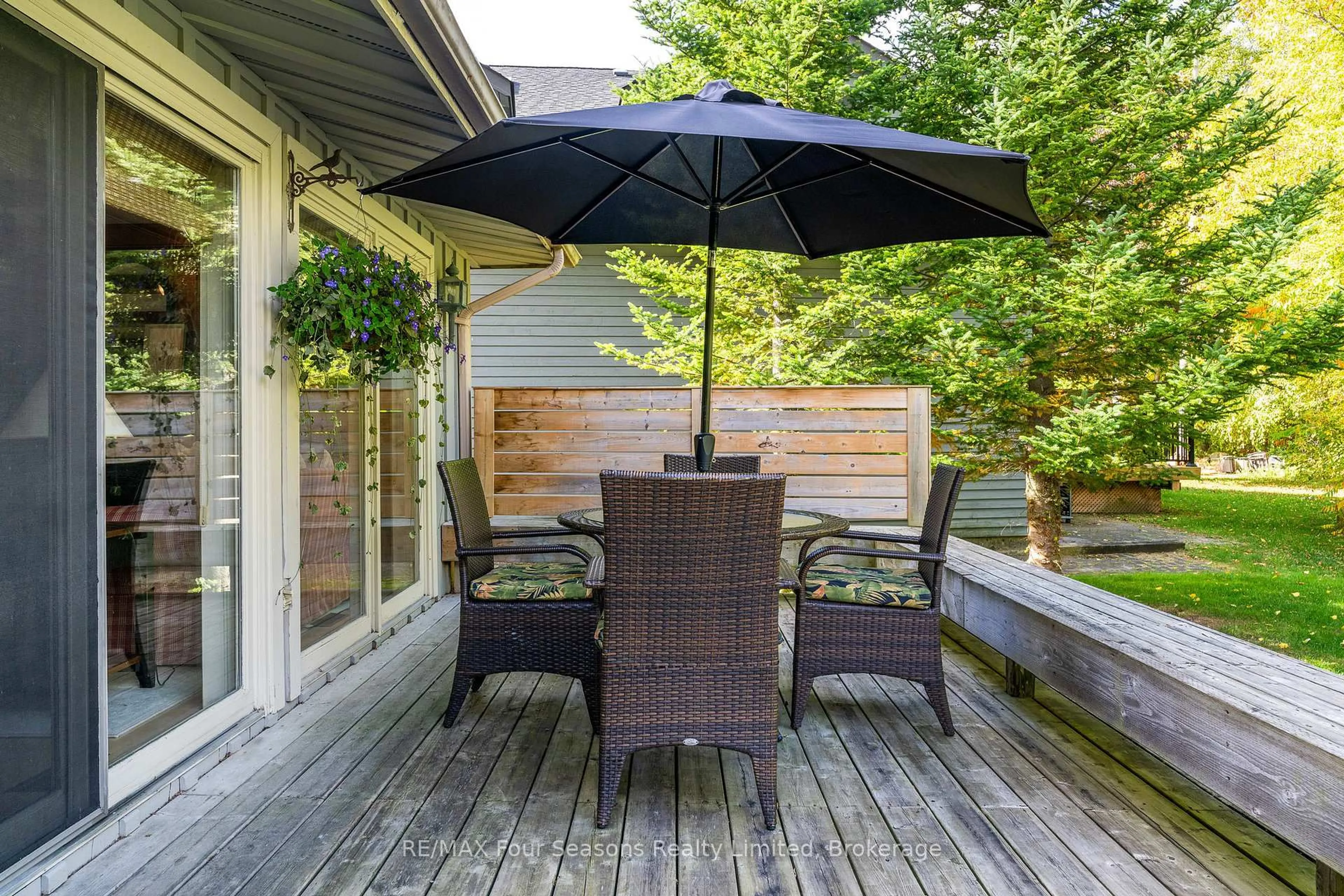 Patio, street for 109 Liisa's Lane, Blue Mountains Ontario L9Y 0M3