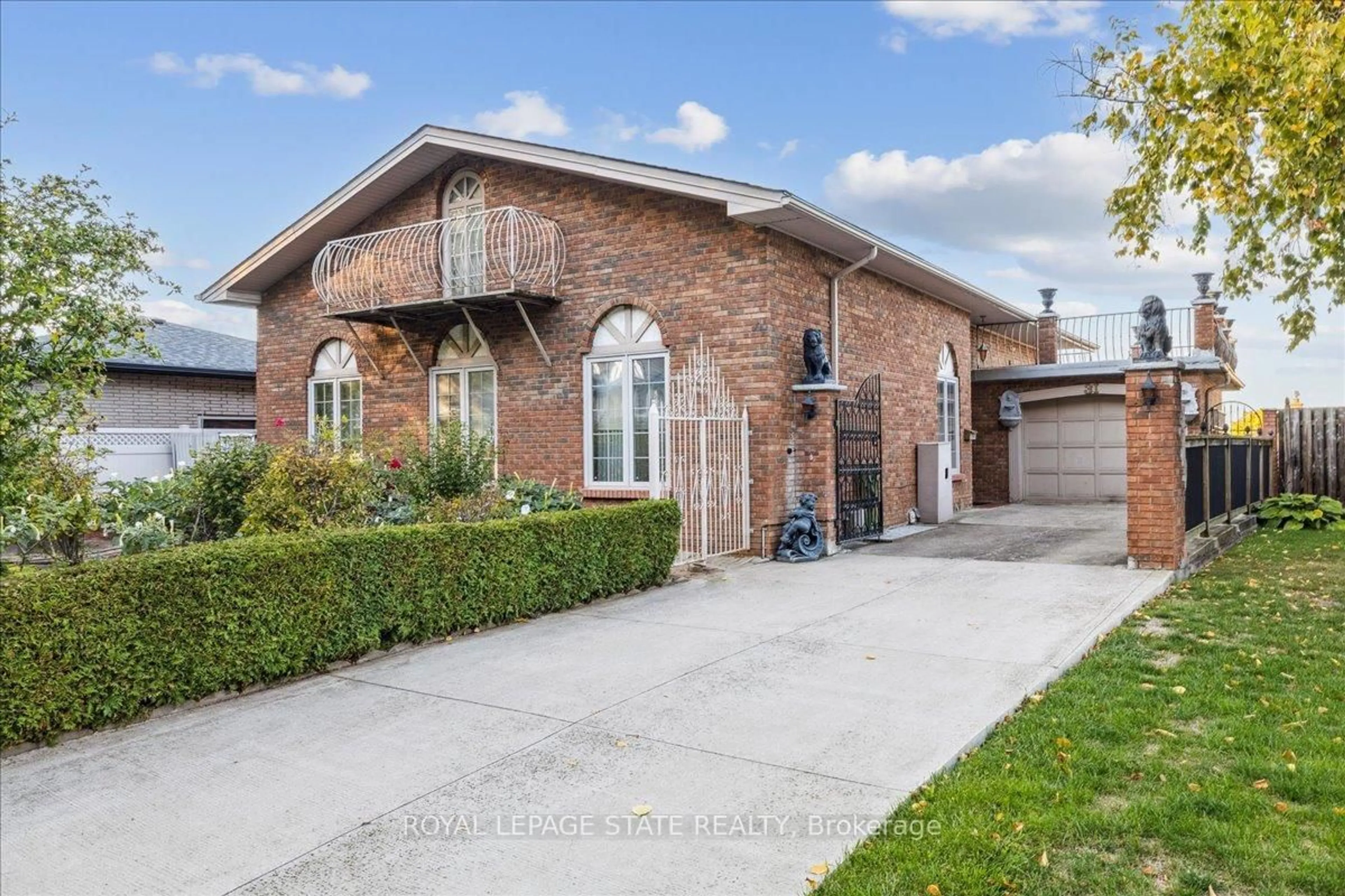 Home with brick exterior material, street for 31 Palm Crt, Hamilton Ontario L8G 2T9