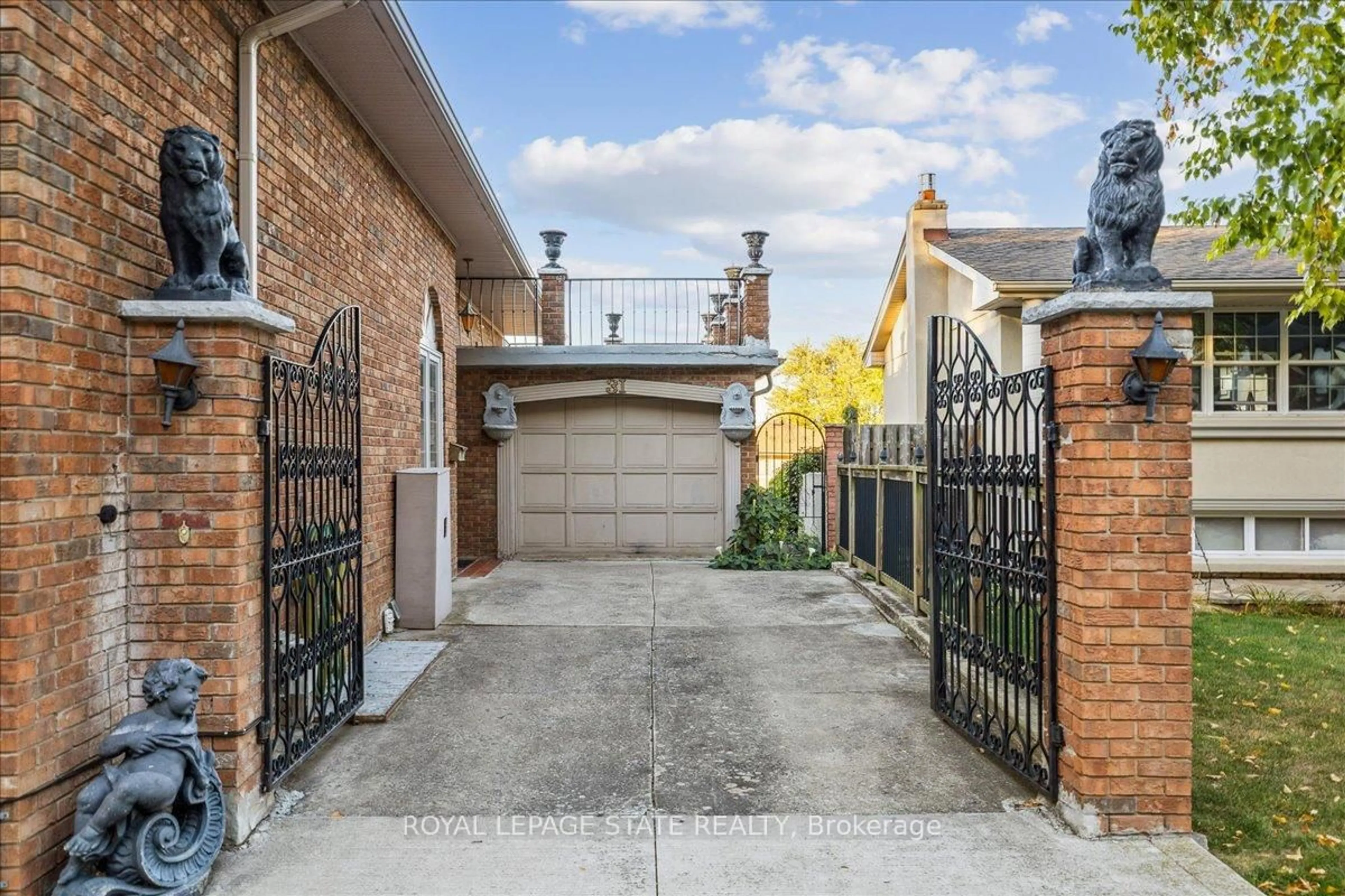Unknown for 31 Palm Crt, Hamilton Ontario L8G 2T9