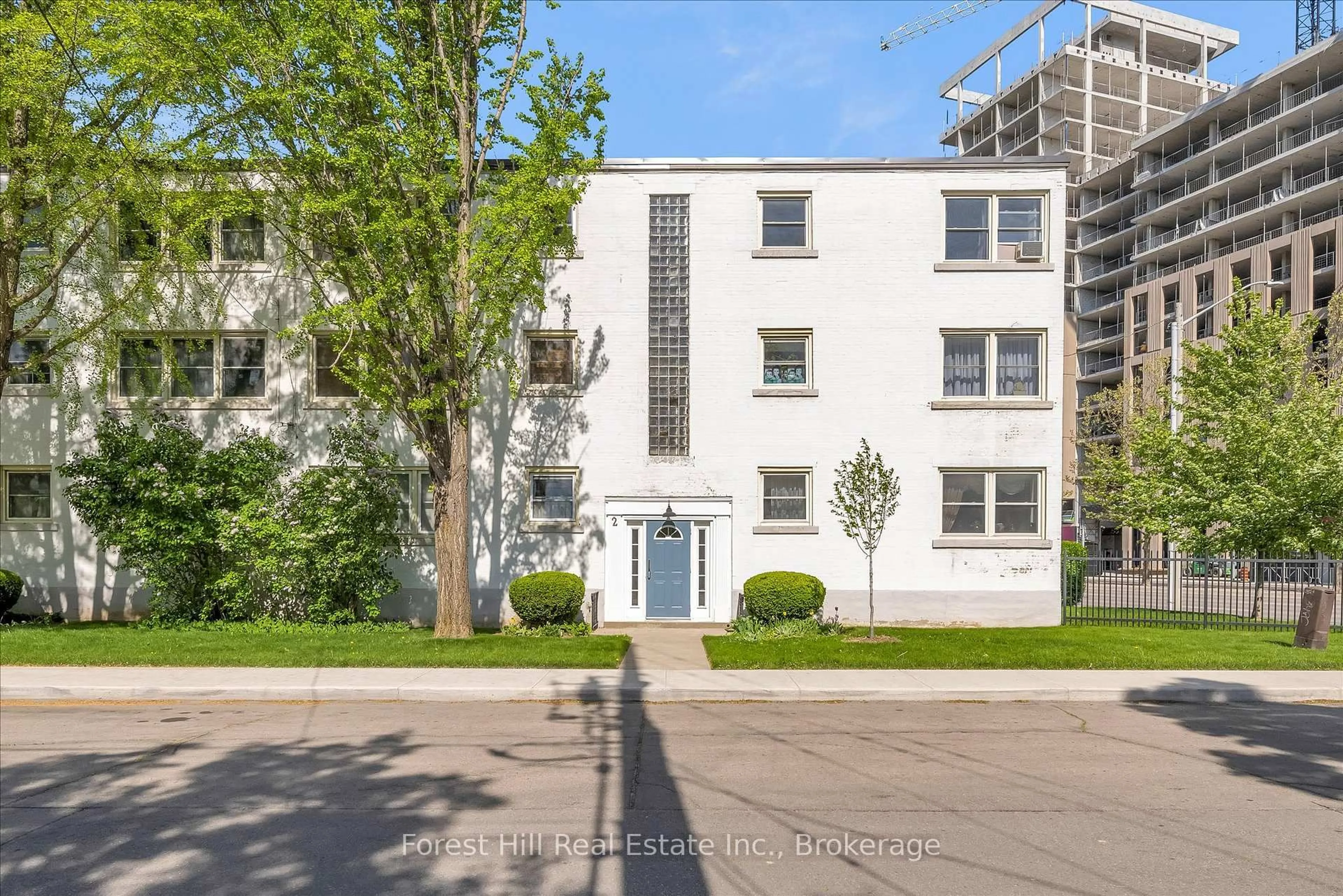 A pic from outside/outdoor area/front of a property/back of a property/a pic from drone, street for 2 Stroud Rd #5, Hamilton Ontario L8S 1Z6