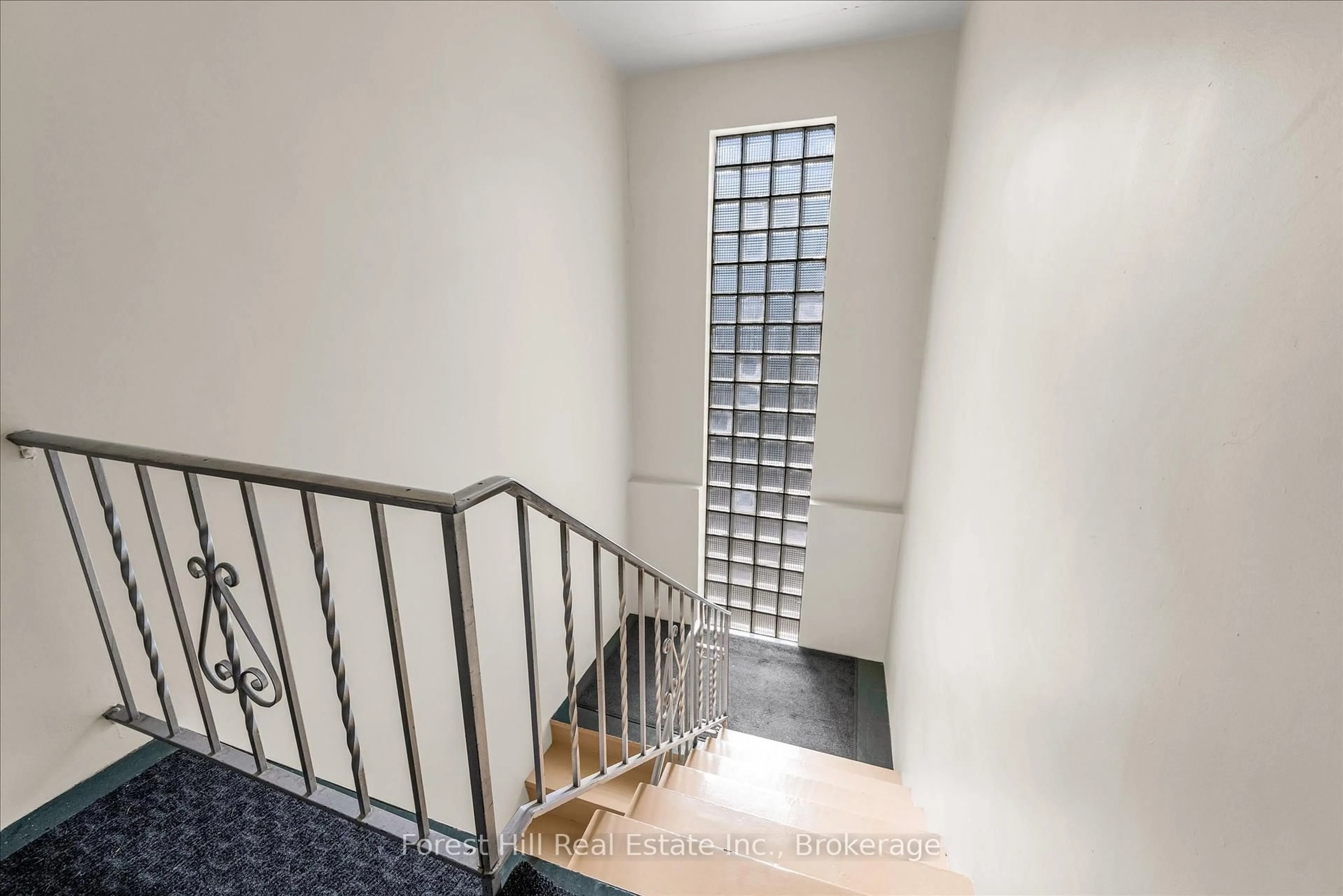 Stairs for 2 Stroud Rd #5, Hamilton Ontario L8S 1Z6